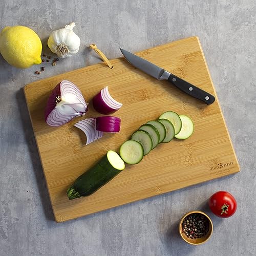 Vista 242 de Totally Bamboo Tabla de cortar con forma del estado de Nebraska y bandeja para servir charcutería con ilustraciones de Summer Stokes, incluye