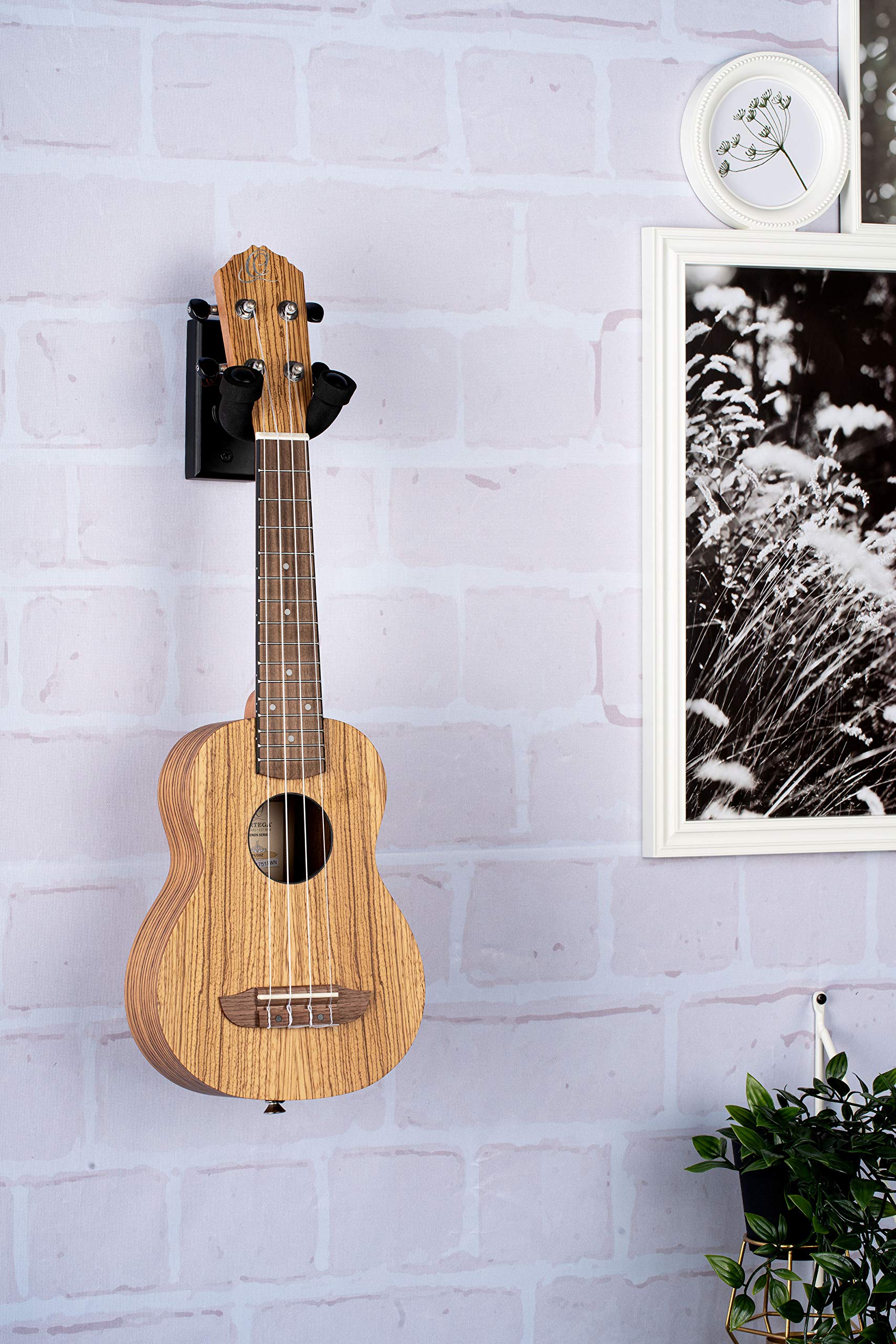 ORTEGA Wieszak ścienny na ukulele - czarny (OUH-1)