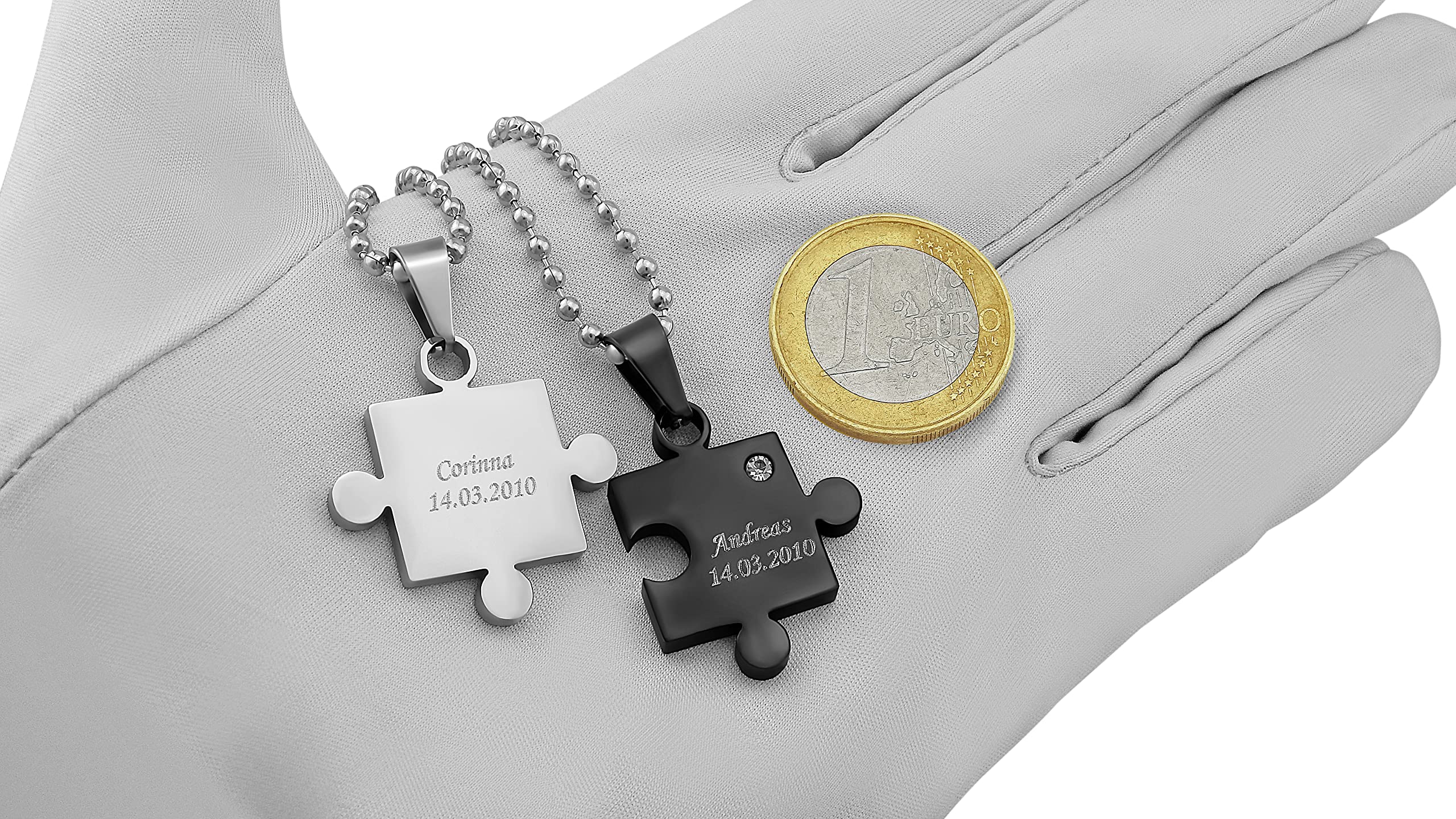 2 Stück Personalisierte Kette mit Gravur Edelstahl 60 cm mit Anhänger Herz Puzzle in silber schwarz - Personalisierte Geschenke für Damen Herren Freundin Freund - Partner Halskette Sie Ihn