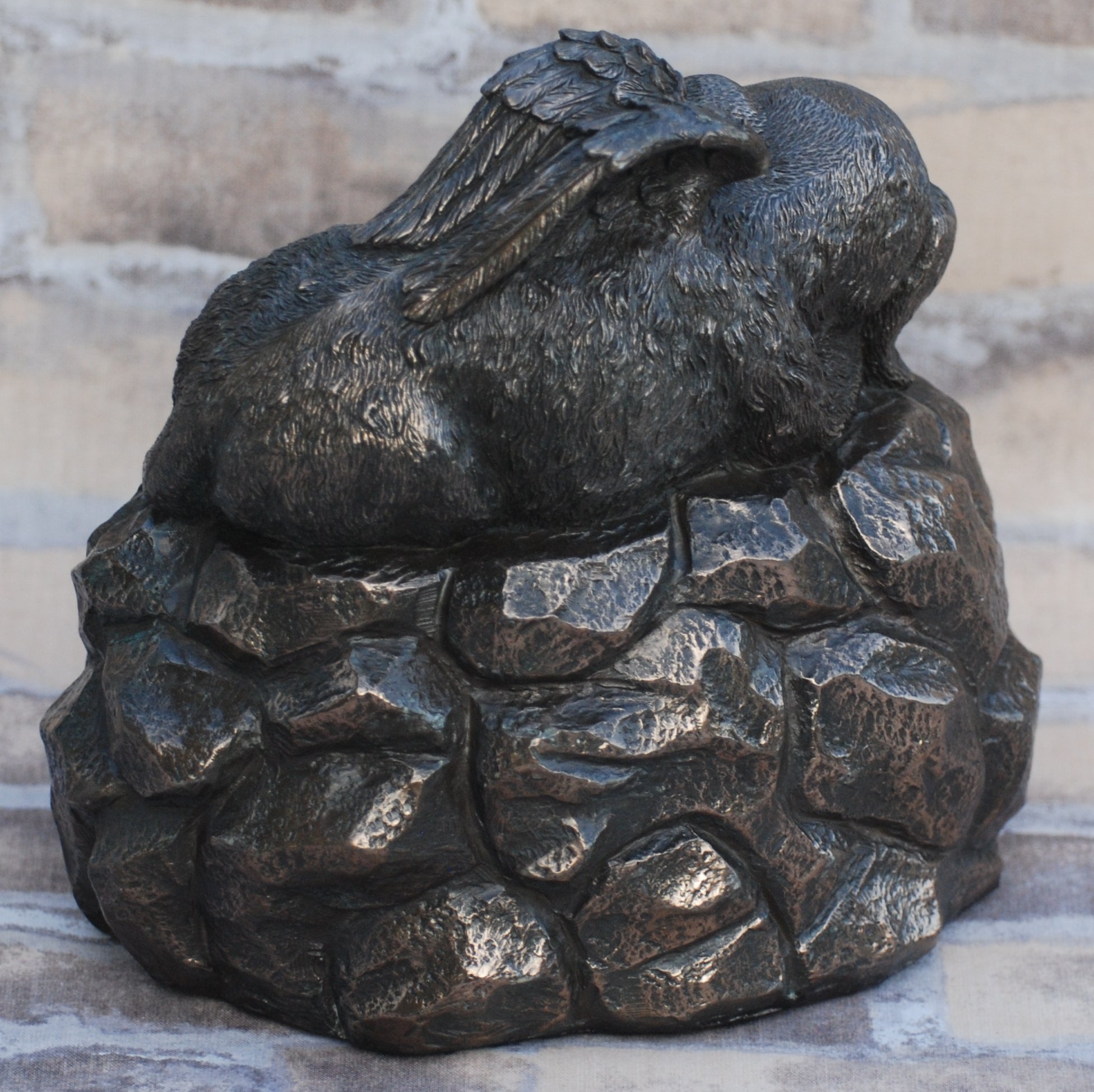 Hunde Urne Bronziert Als Hunde-Engelfigur Und Gravurplatte