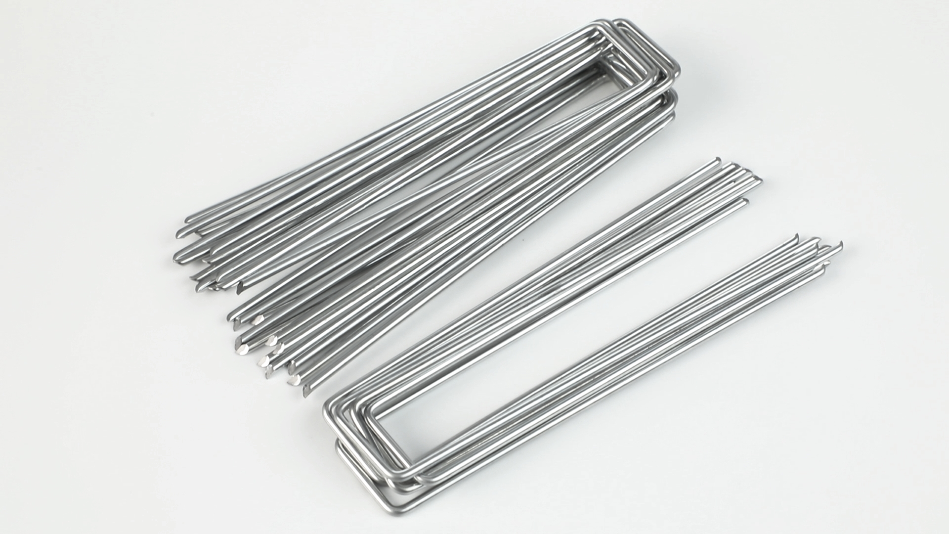 100-Pack 6-Inch Heavy Duty Galvanized Steel Garden Stakes, Landscape Staples