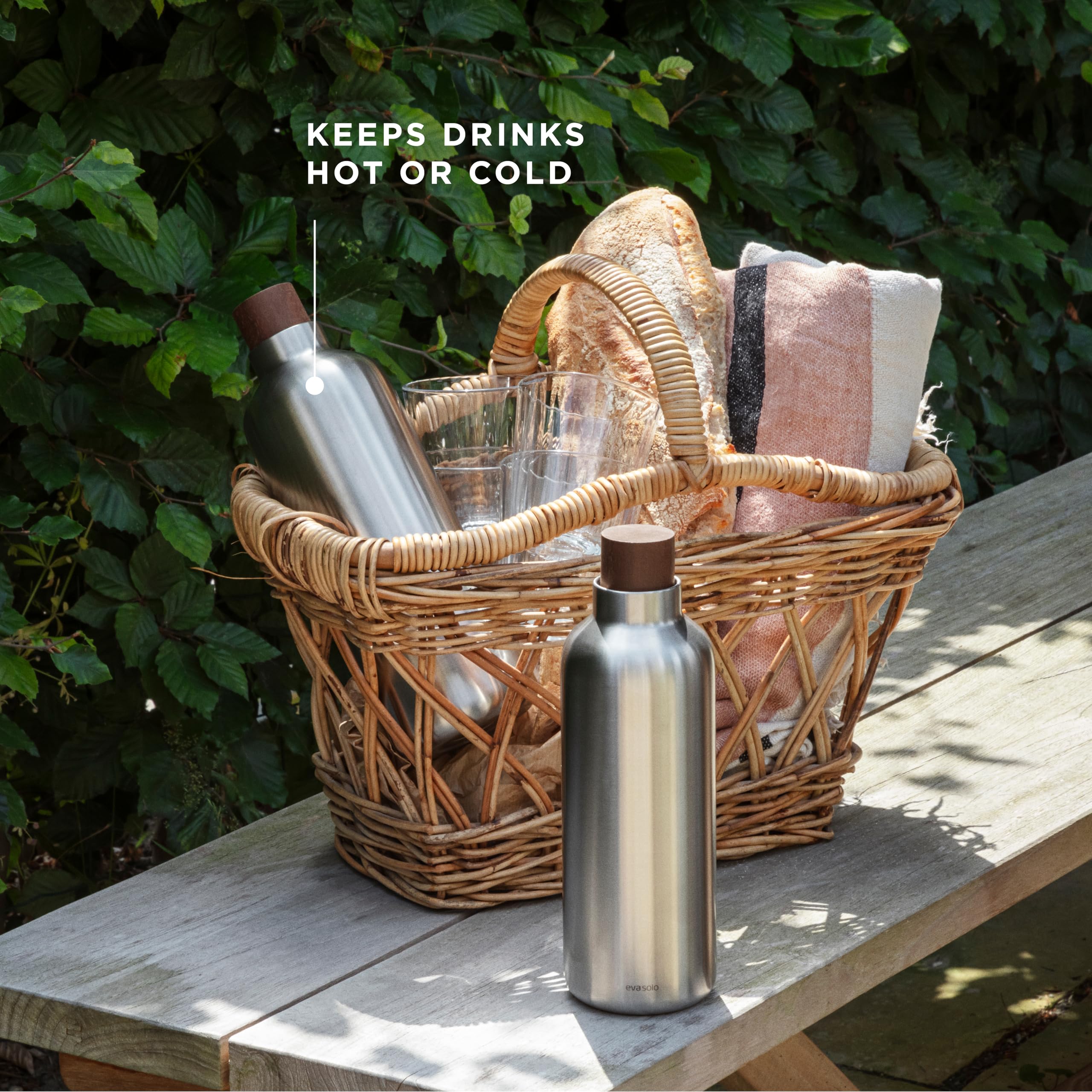 Eva Solo | Liquid Lounge Thermoflasche 1,0 L | Hält Getränke stundenlang kalt - optimal für sonnige Tage im Garten oder im Park | Brushed Steel