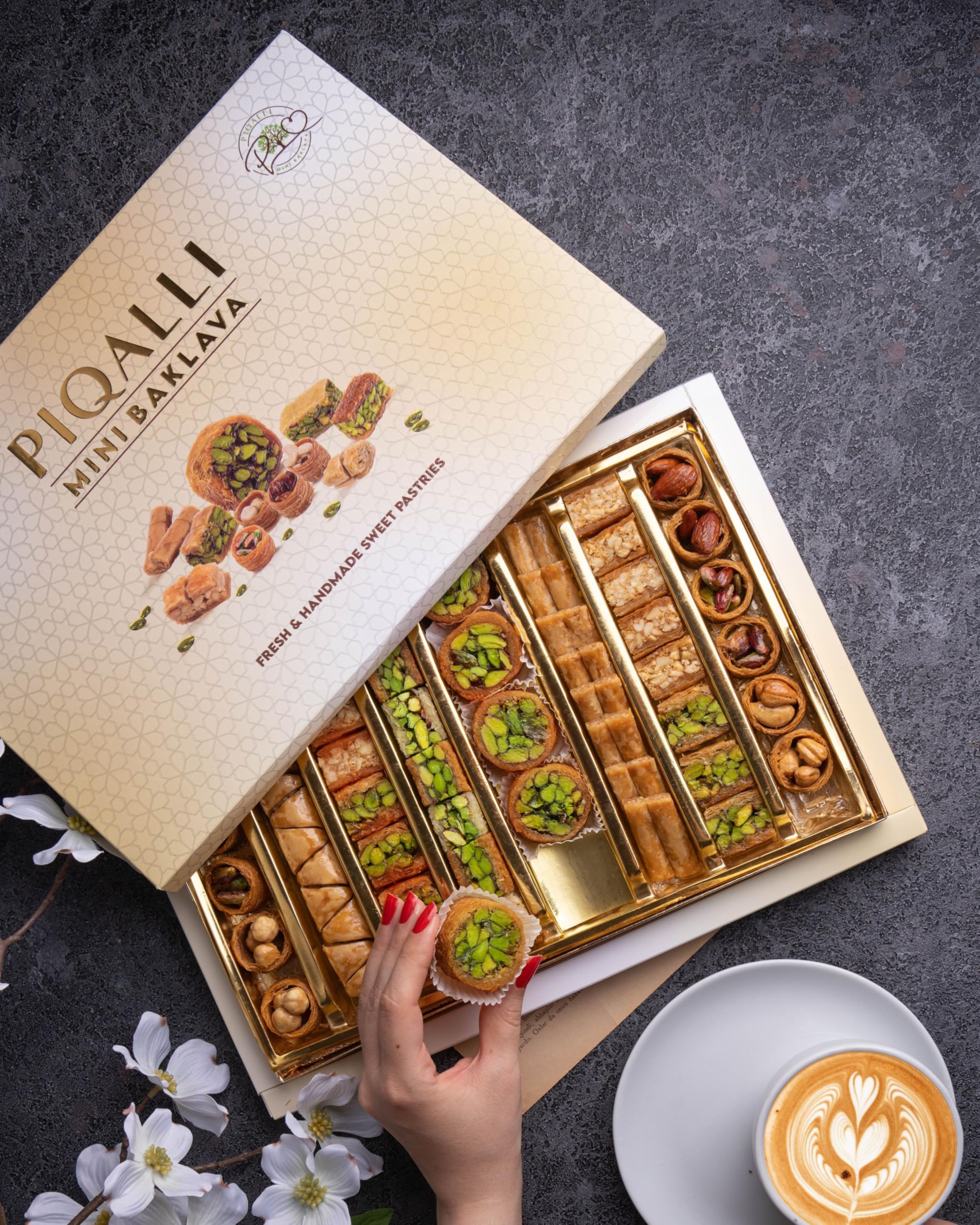 Piqalli Mini Baklava 700g Mix - Baklawa Caja de regalo con pistachos, anacardos, almendras