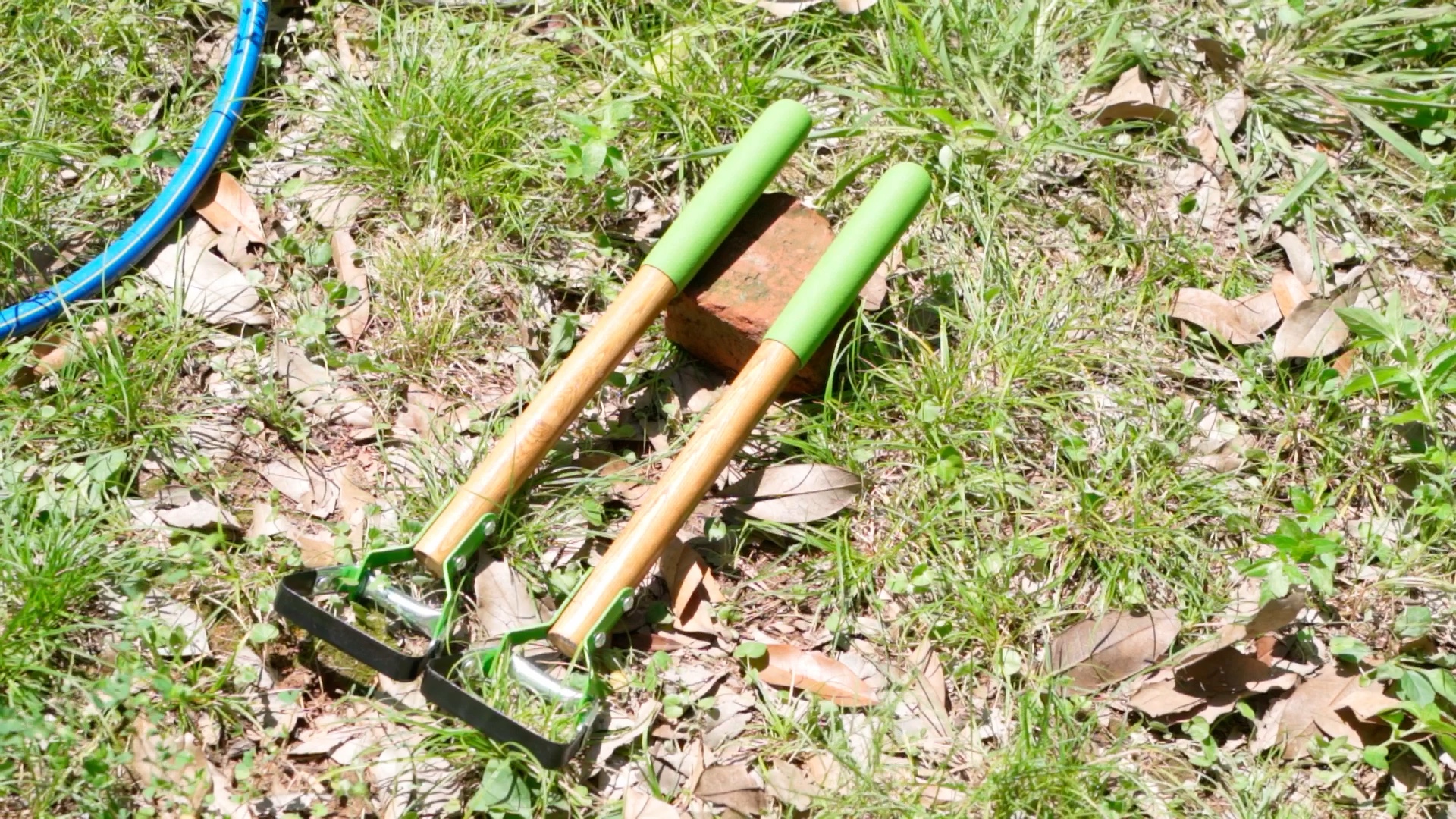 2 Piezas Mini Azadones para Jardín con Mango de Madera miniatura 7