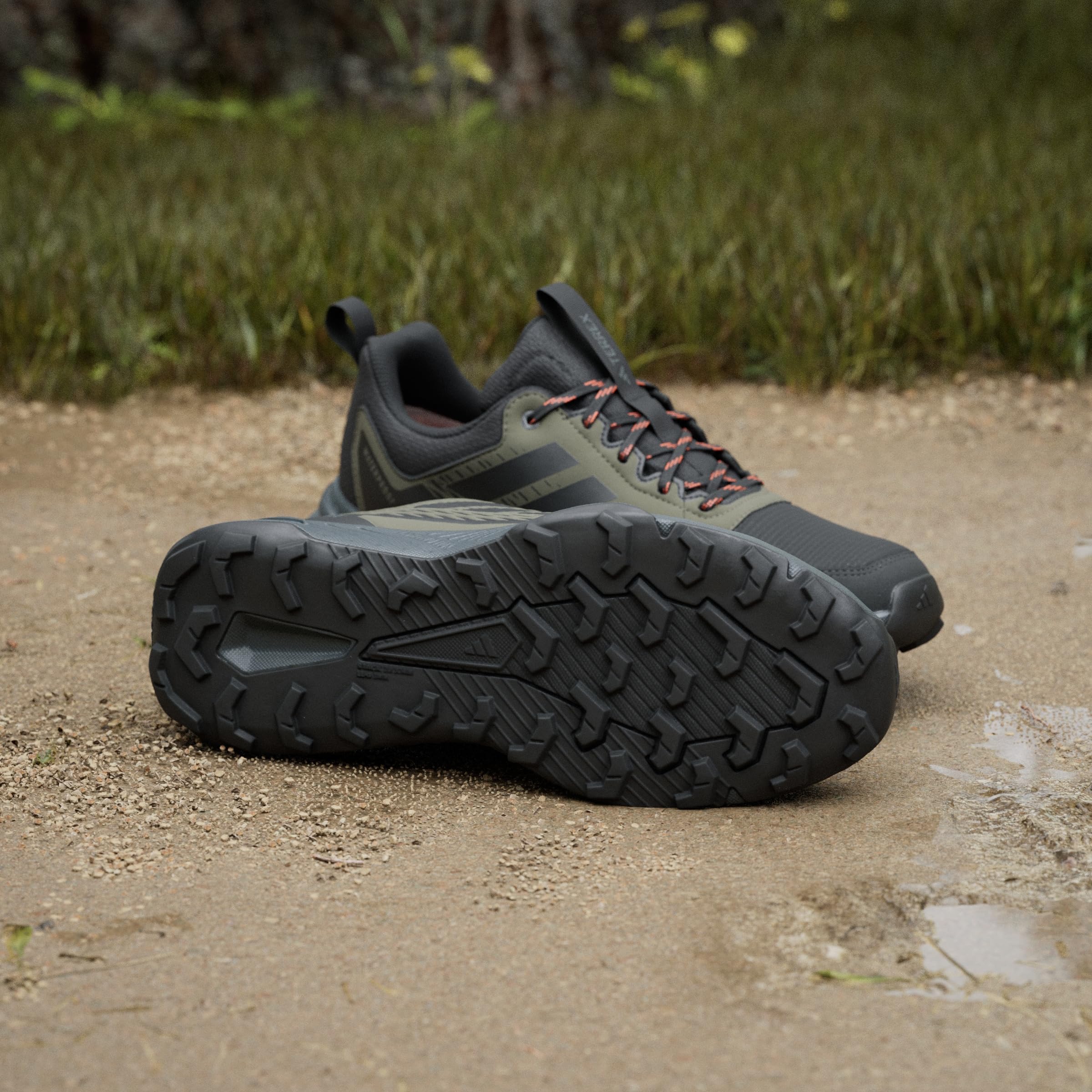 adidas Men's Chaussure de Trail Running Terrex Tracefinder 2 Climaproof