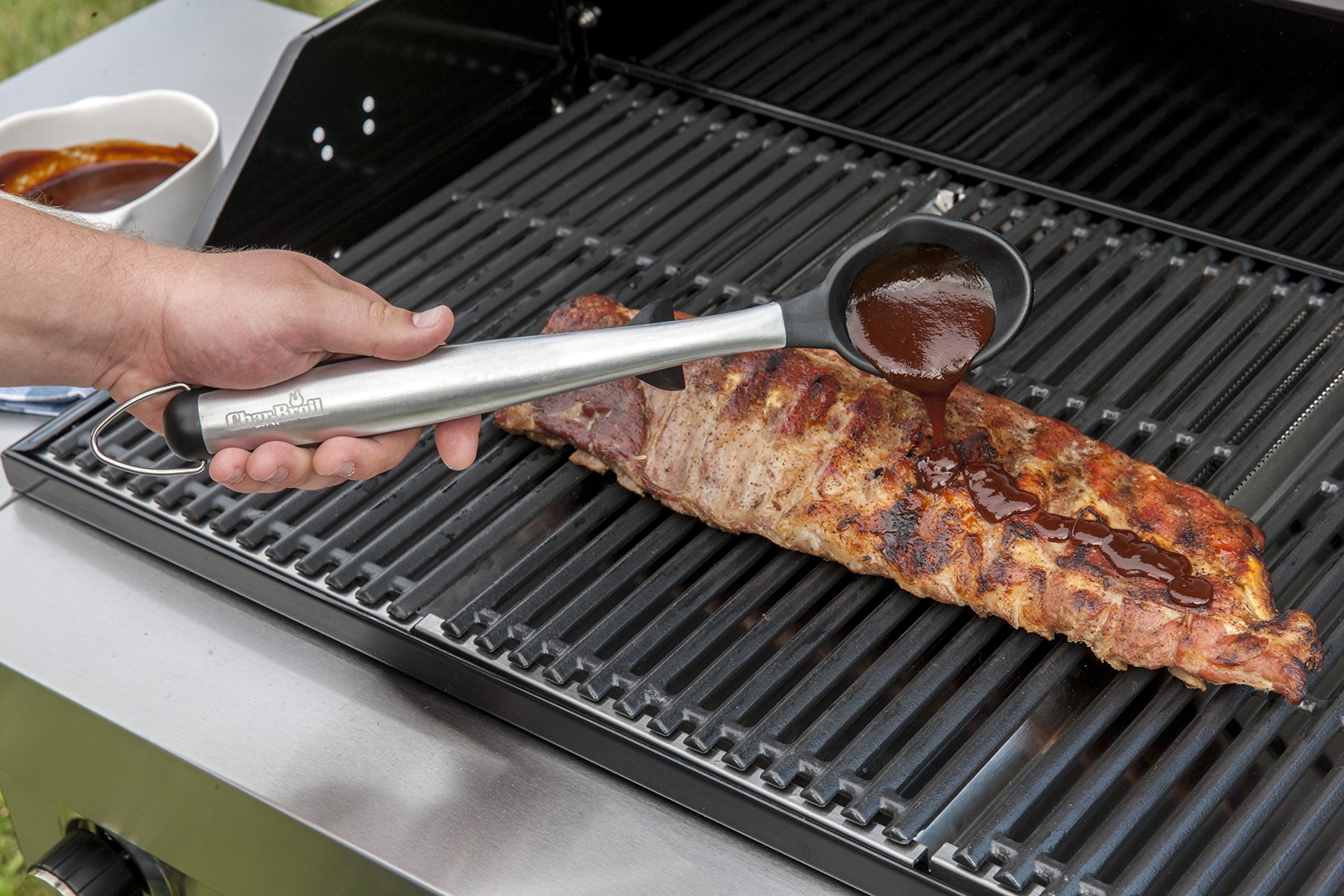 Char-Broil 140 542 - Poignée confort Cuillère, brosse à badigeonner et support 3-en-1.