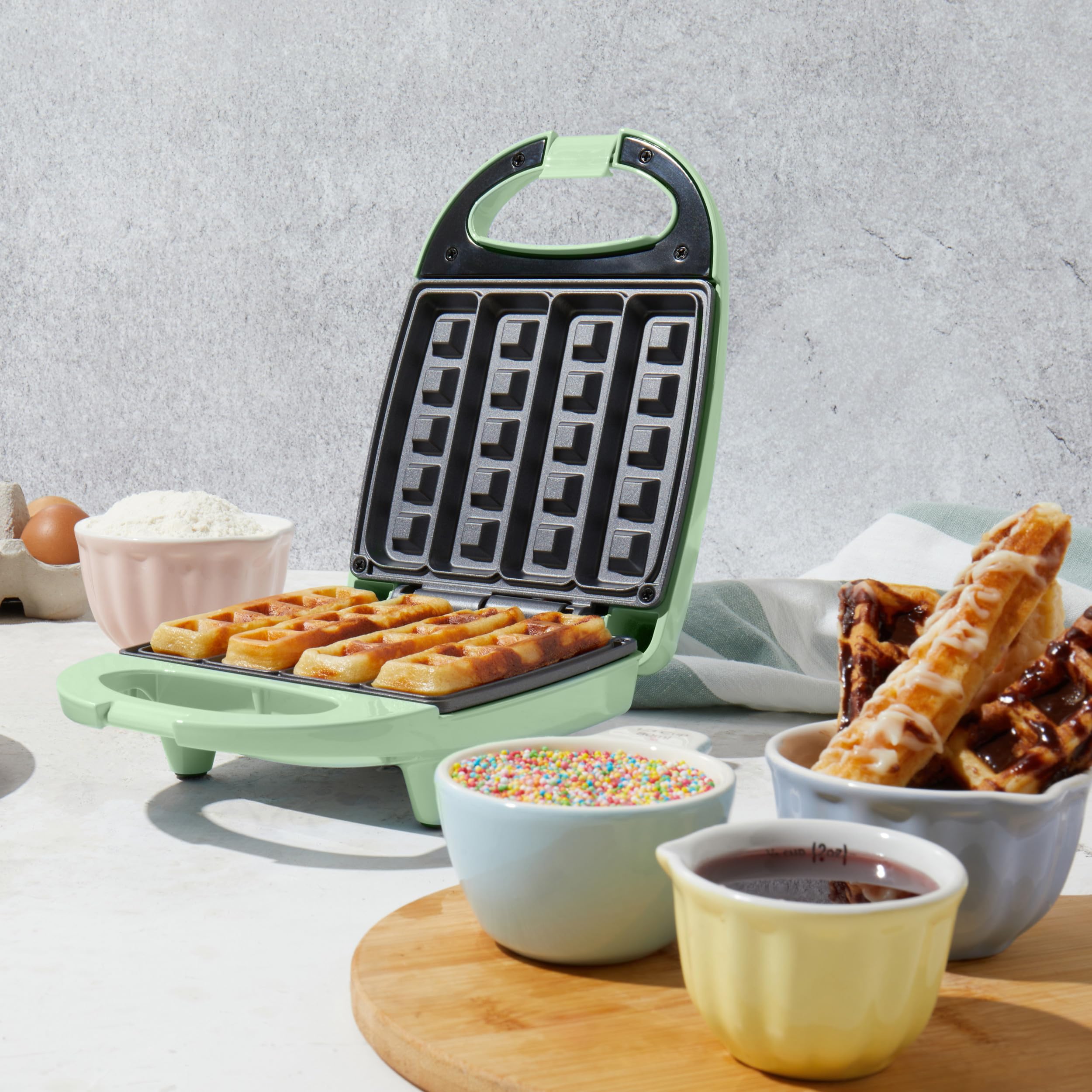 Giles & Posner Stick Waffle Maker – gofrownica belgijska z nieprzywierającymi płytkami do łatwego czyszczenia, antypoślizgowymi nóżkami, czasem nagrzewania 3 minuty, wskaźnikiem zasilania/gotowości