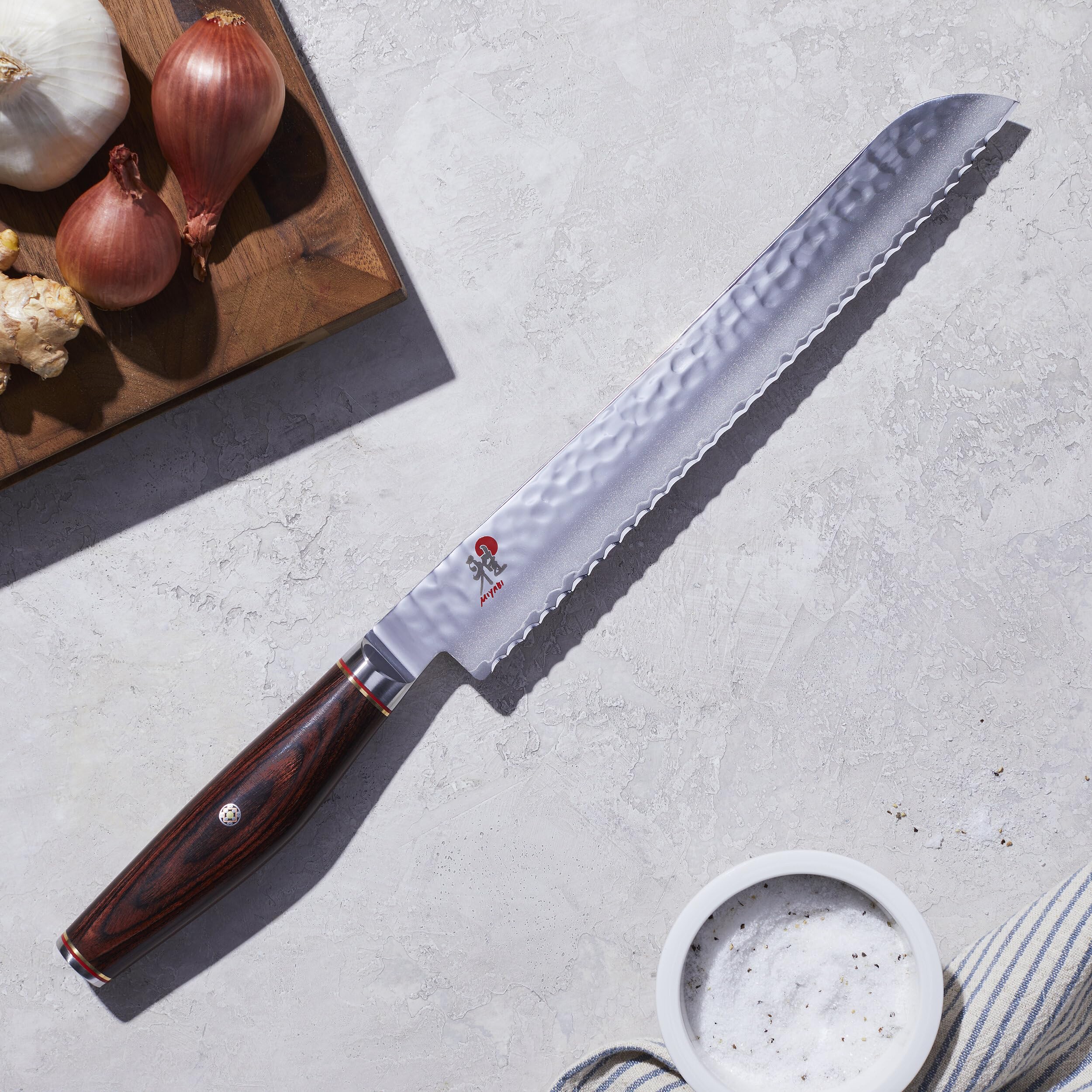 Miyabi Coltello Da Pane 9'' - Lama In Acciaio SG2 E Manico In Betulla - Fatto A Mano In Giappone