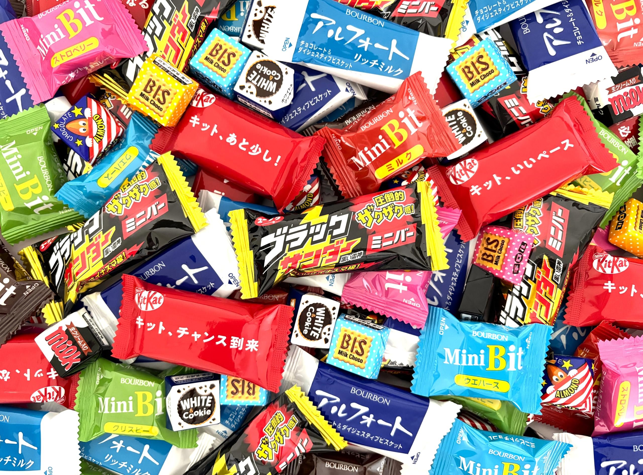 Amazon.co.jp: チョコレート菓子 13種 100袋以上（104袋） 約1㎏ 業務