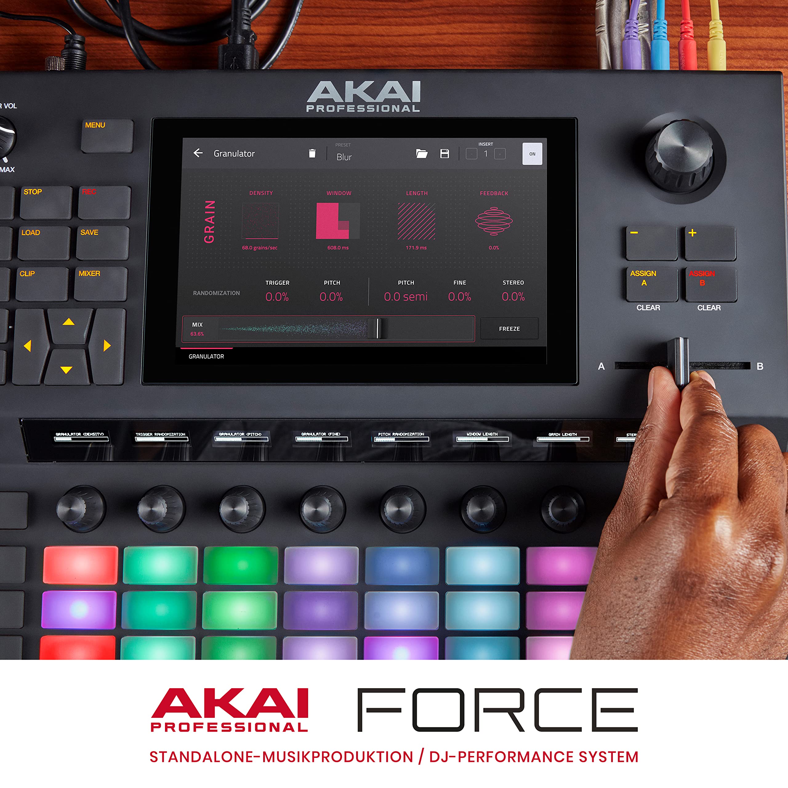 Akai Professional FORCE – Standalone-Musikproduktion, MIDI-Sequencer und DJ-System mit Synth-Engines, MPC-Sampling und Clip-Launching im Ableton-Stil