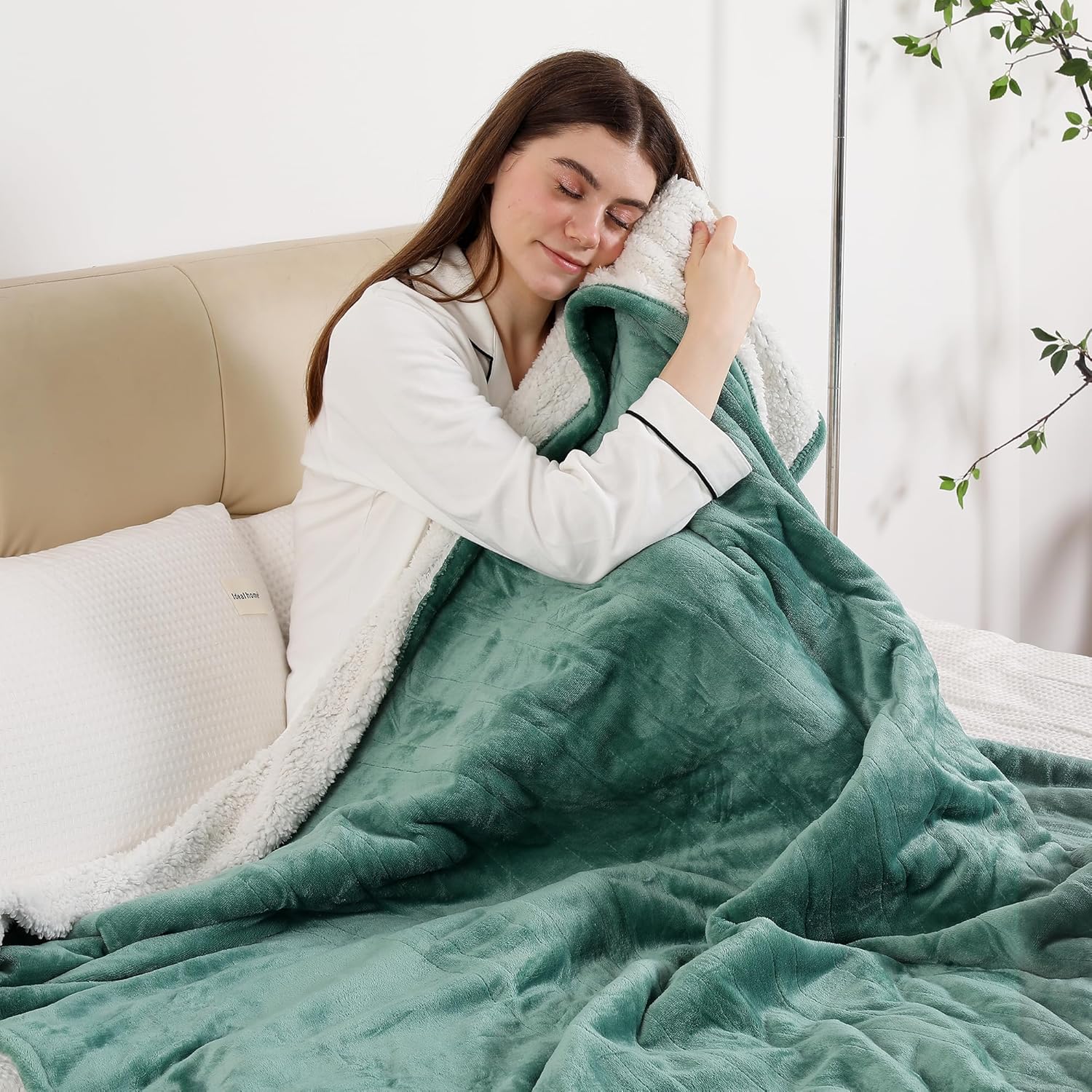 ESTINGO Electric Blanket Throw, Fast Heating Blanket with Overheat Protection, Heated Sherpa Blanket with 5 Heating Levels & 4 Hours Auto Off for Couch Office, Ideal Gift, 50"x60", Forest Green