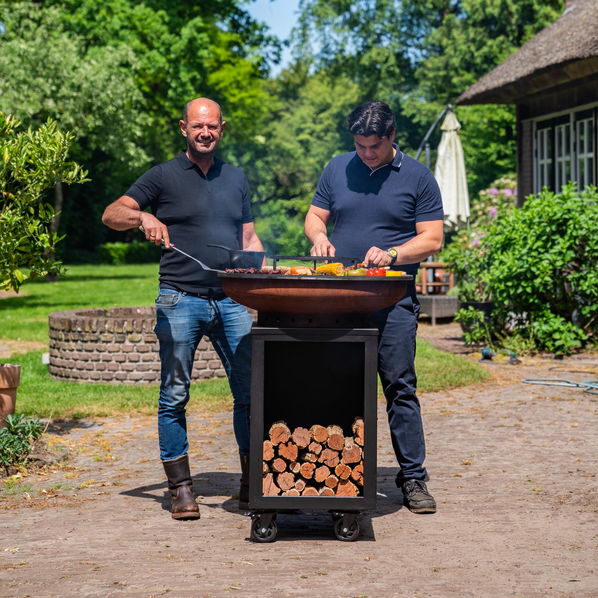Barbecue Plancha Hermano XXL in acciaio Cortenstahl Blackline – Ø 80 cm, teglia da forno in acciaio 8 mm