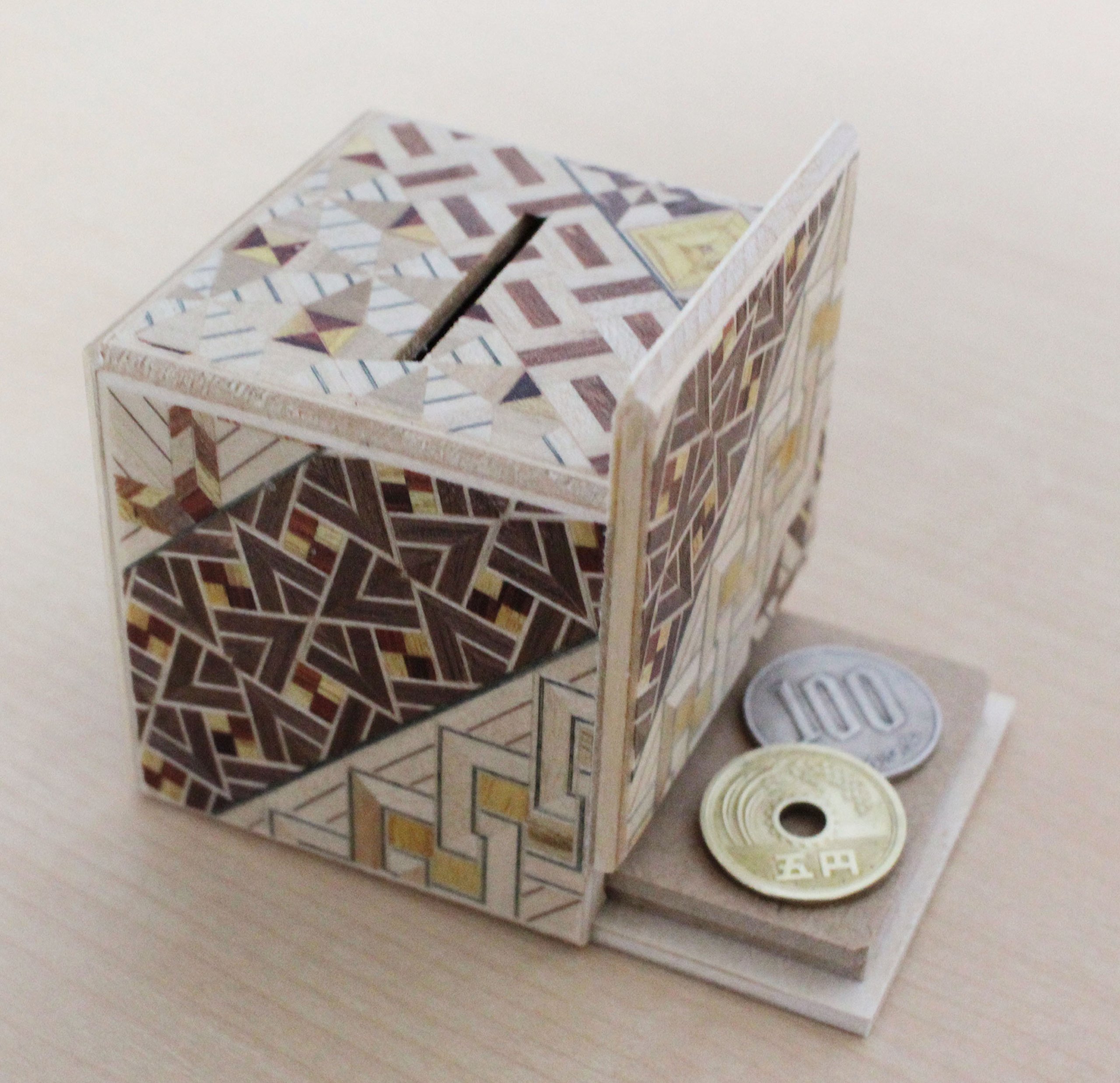 2個セット　箱根寄木細工 蓋付き小箱と貯金箱 箱根寄木細工 秘密箱（からくり箱）12回仕掛け 小 2.7寸