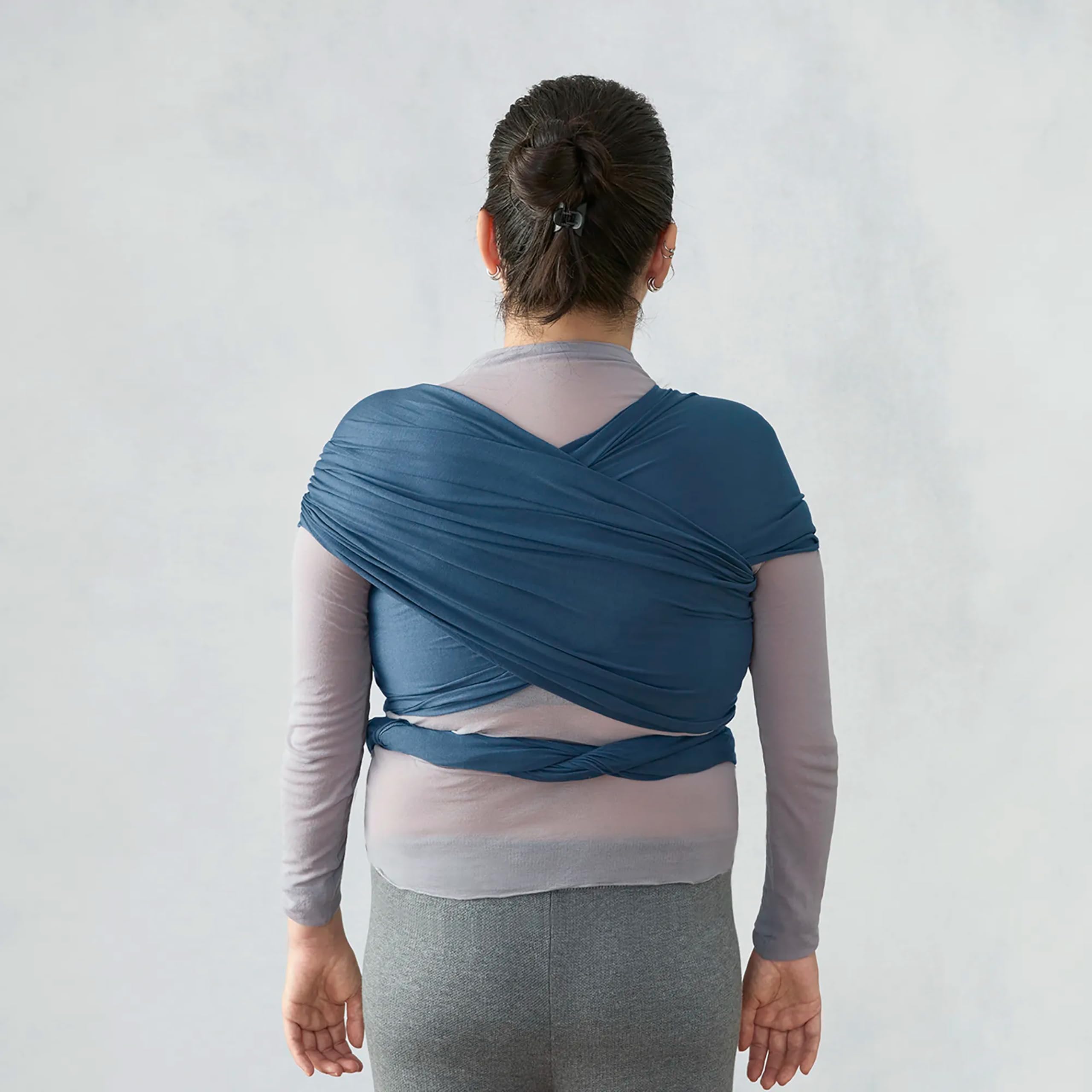 Ergobaby Chusta dla noworodków od urodzenia do 11 kg, dzianinowa chusta Aura z tkanin pochodzących z recyklingu, elastyczna i oddychająca, uniseks, granatowa (Twilight Navy)