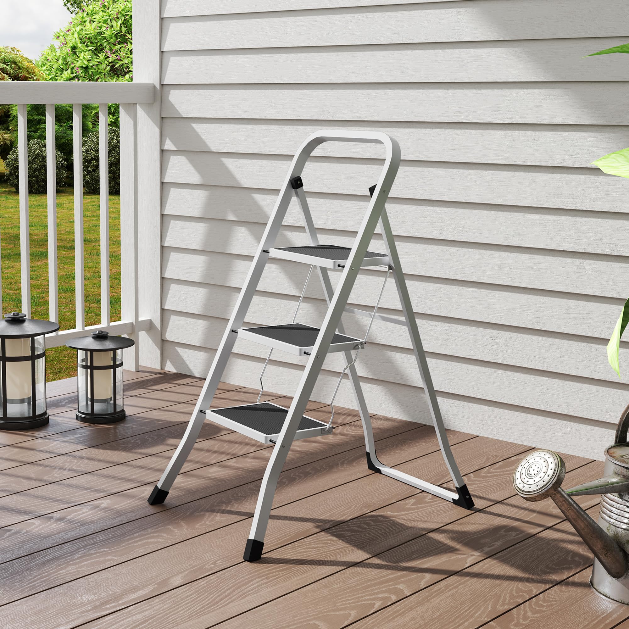 HOMCOM Escalera Plegable de 3 Peldaños Escalera de Tijera Carga hasta 150 kg con Pedal Antideslizante Fácil de Guardar y Transportar para Hogar Cocina Oficina Blanco