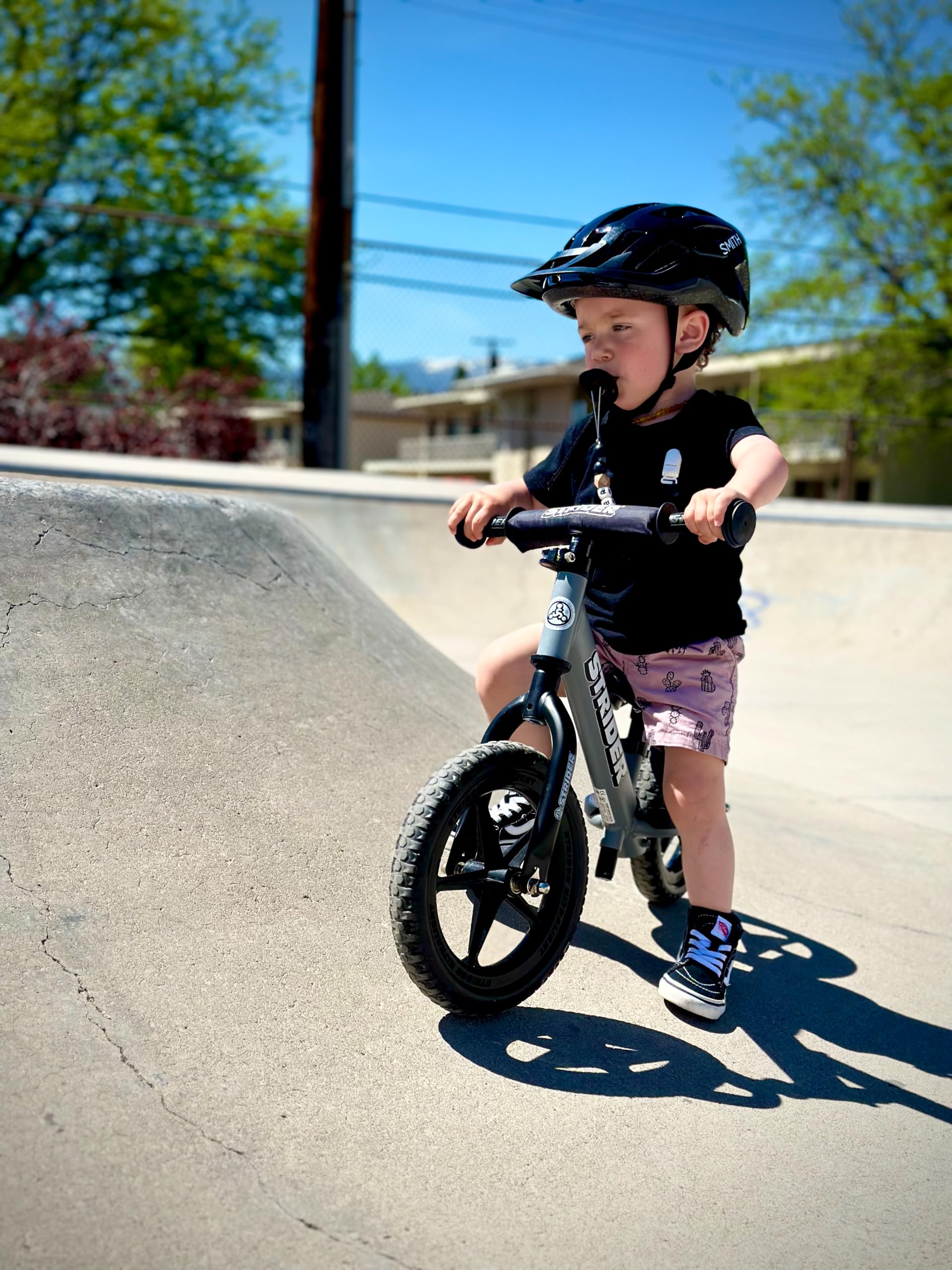 Strider 12 Sport Bike - Fahrrad ohne Pedale für Kinder - Laufrrad ab 1 bis 4 Jahre - Baby Lauflernrad, Ultraleicht, Höhenverstellbarer Sattel, 12 Zoll Räder