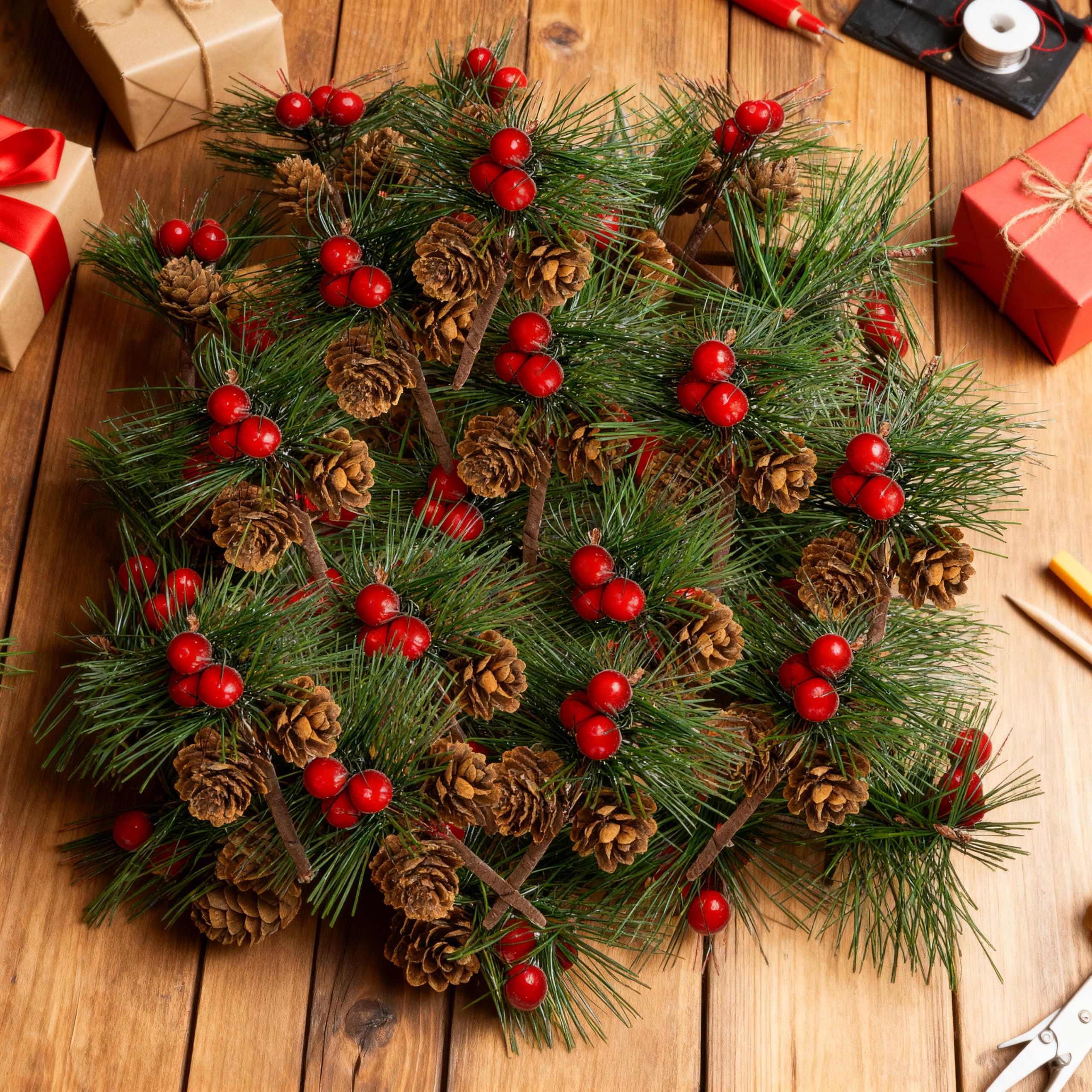 Künstliche Tannenzapfen mit Tannennadeln, Zweigen und roten Beerenstielen – 8,9 cm kleine künstliche Beeren, Tannenzapfen zum Basteln, für Weihnachtsbaum, Weihnachtskranz, Dekoration, 50 Stück