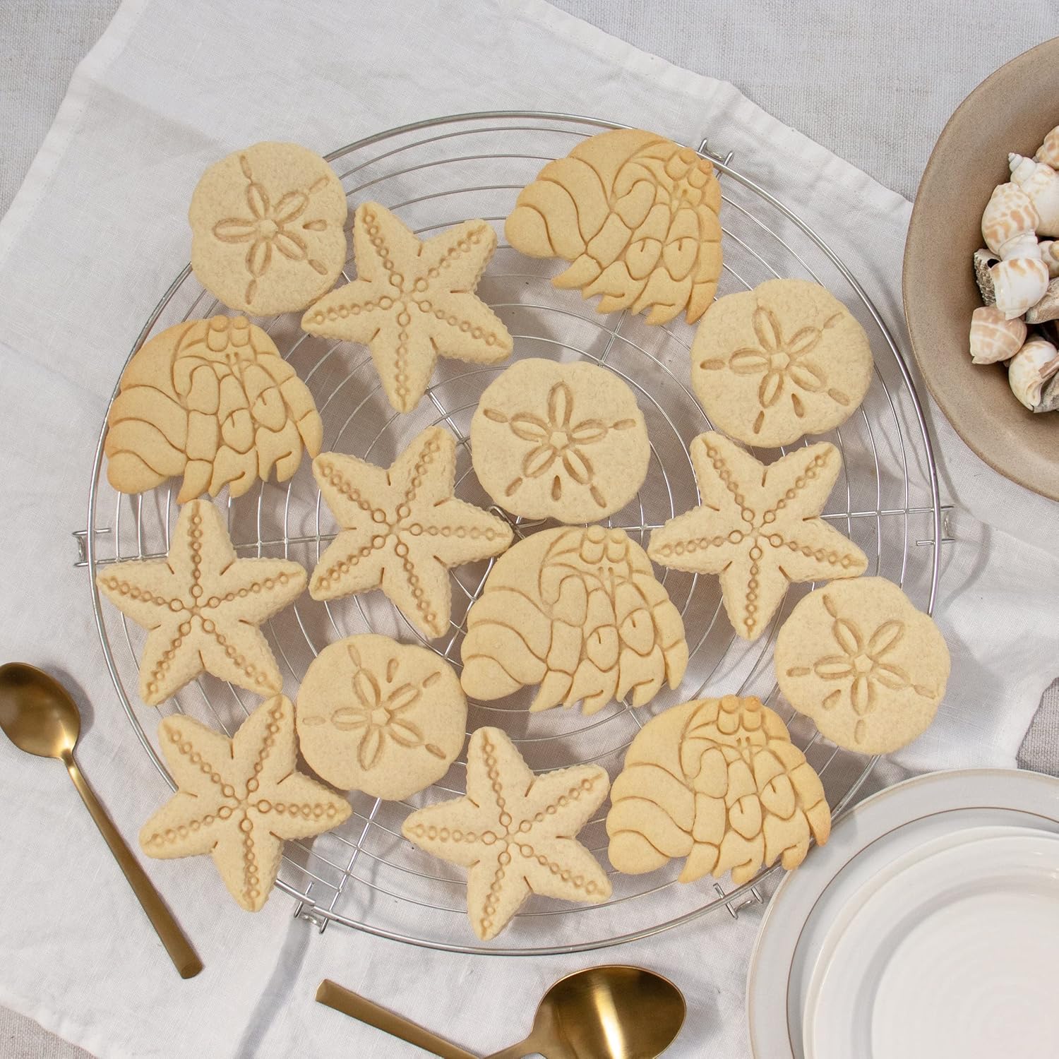 Set of 3 Beach themed cookie cutters (Designs: Starfish, Sand Dollar, and Hermit Crab), 3 pieces - Bakerlogy