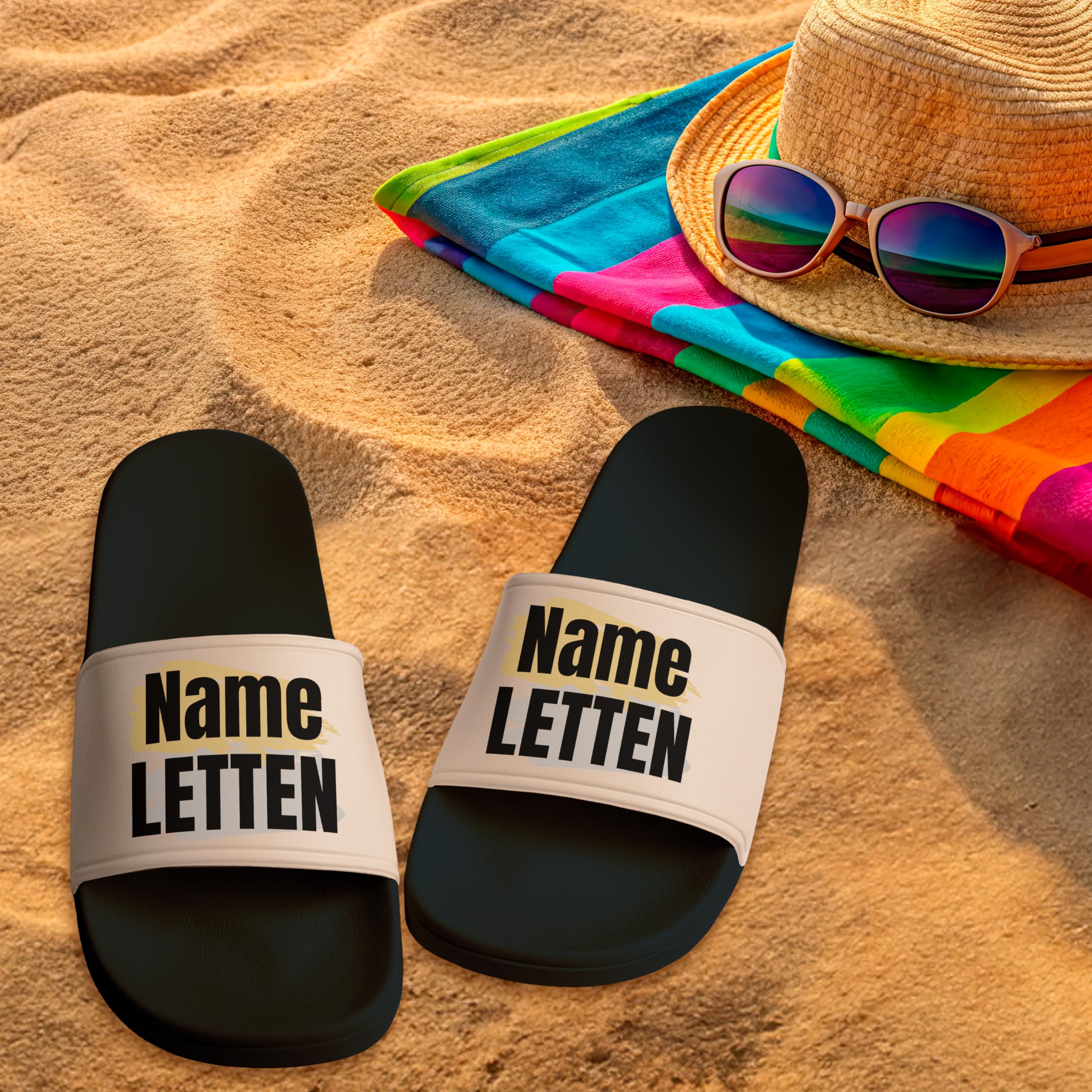 True Statements Trendige Badelatschen „Letten” personalisiert mit Wunschtext - aus robustem PVC - Damen, Herren, Unisex