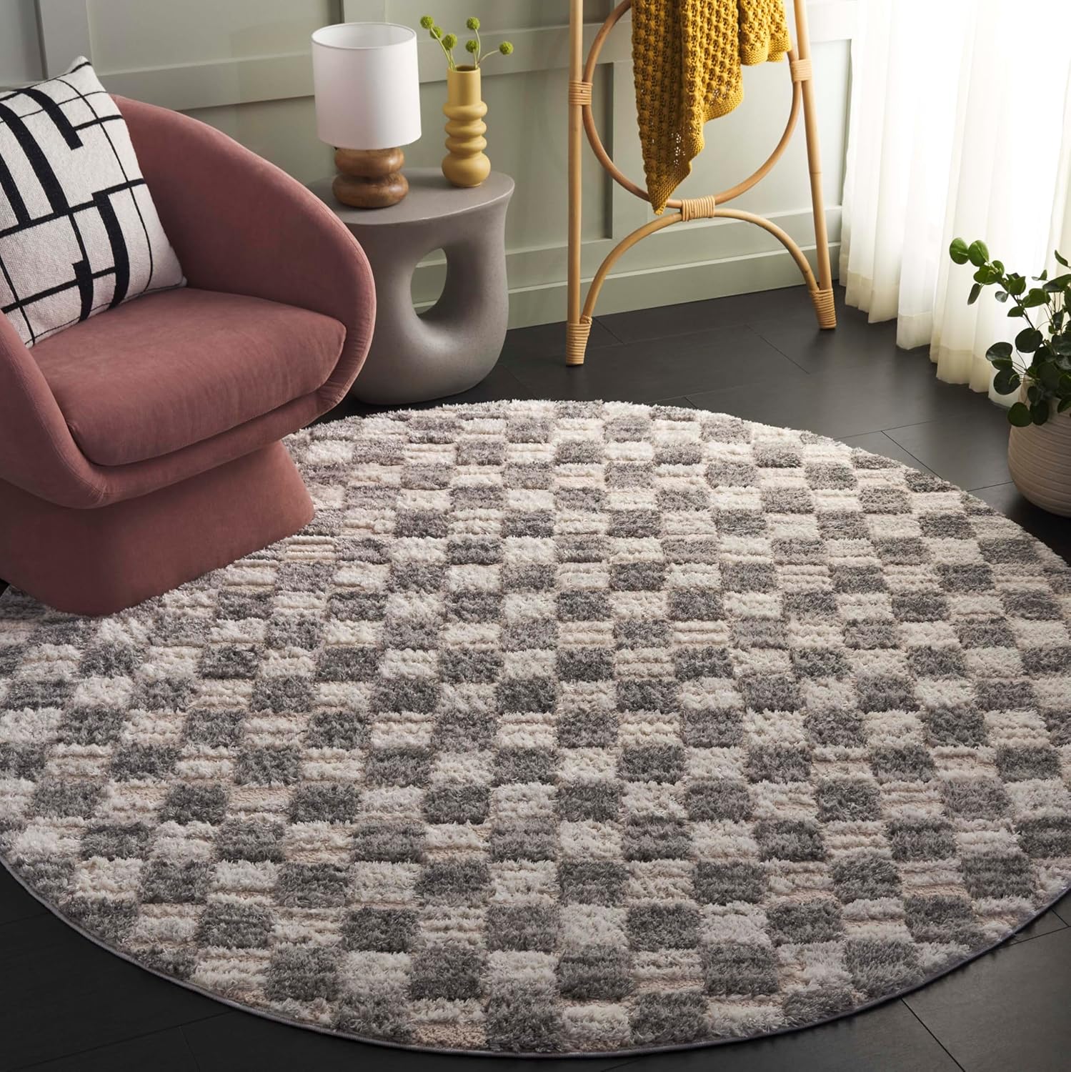 SAFAVIEH Seattle Shag Collection Area Rug - 6'7" Round, Ivory & Grey, Checkered Pattern, 1-inch Thick, Ideal for The Living Room, Dining, Bedroom (STE921F)