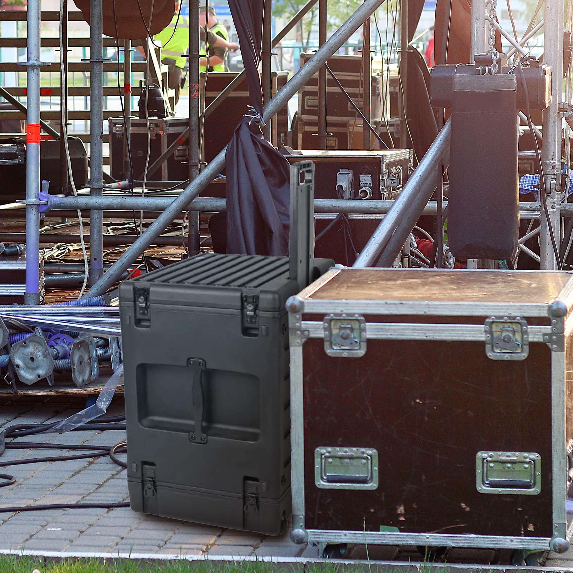 送料込★良品★SKB 8U ラックケース ラックキャリー ローリングラック 鍵付 Amazon | SKB (エスケービー) Rotoローリングラック 8U 1SKB-R8UW