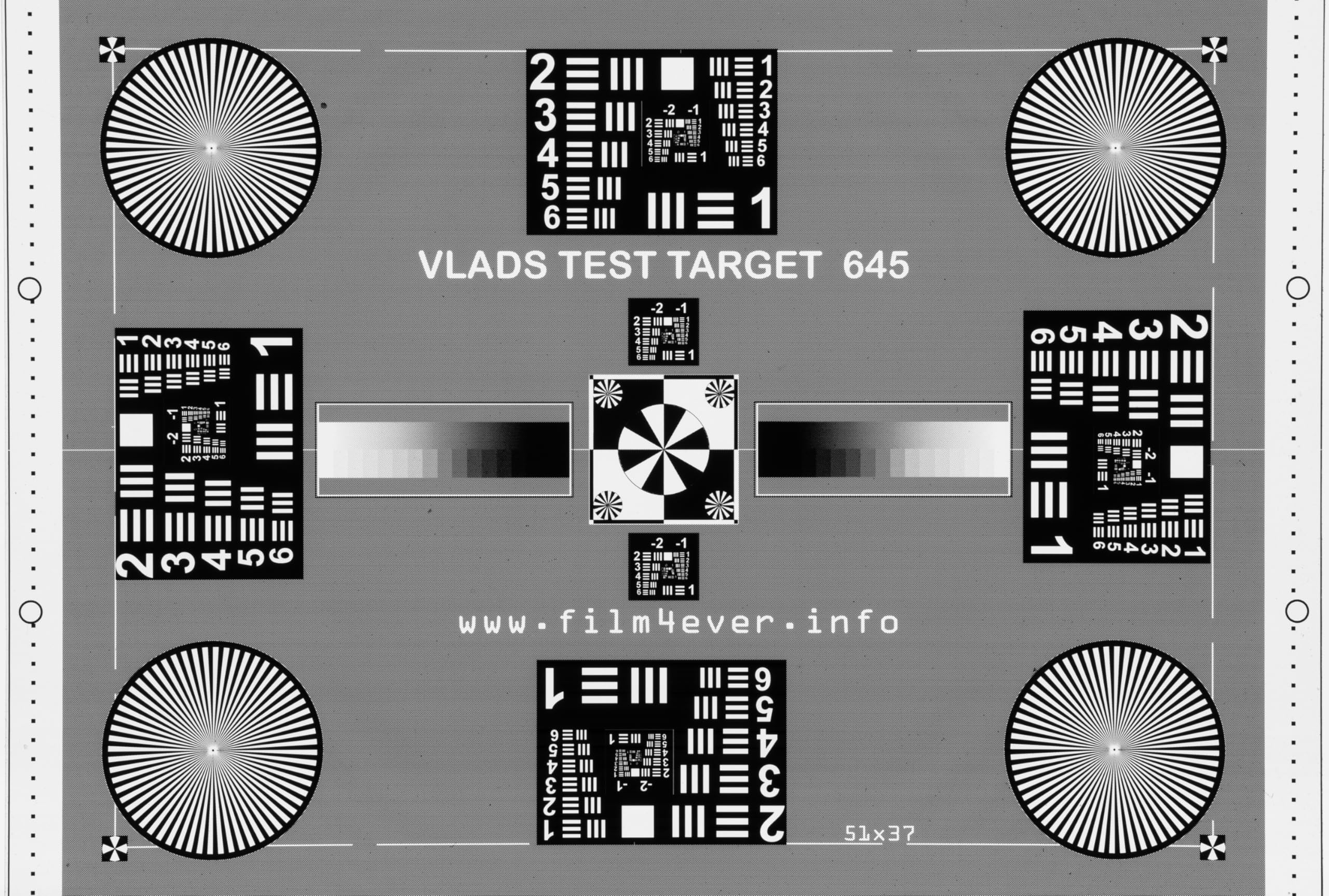 Comprobador de enfoque para escanear películas con DSLR/sin espejo. Digitaliza diapositivas y negativos. Utiliza completamente la nitidez y la fidelidad de tu lente. (645, 6x6, 6x7)