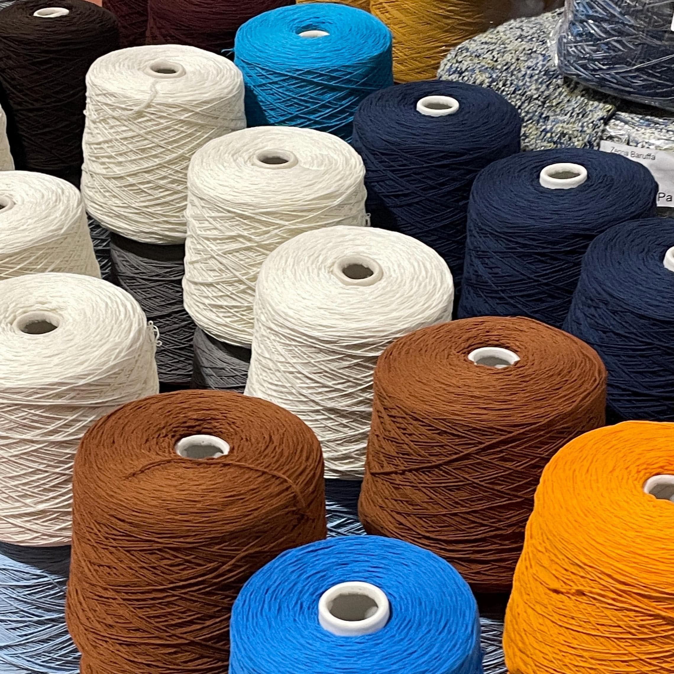 100% Merinowolle Konengarn – Sport Gewicht – Weiches Luxusgarn zum Stricken & Häkeln – Made in Italy (Dunkelgrau, 400g / 1200m)