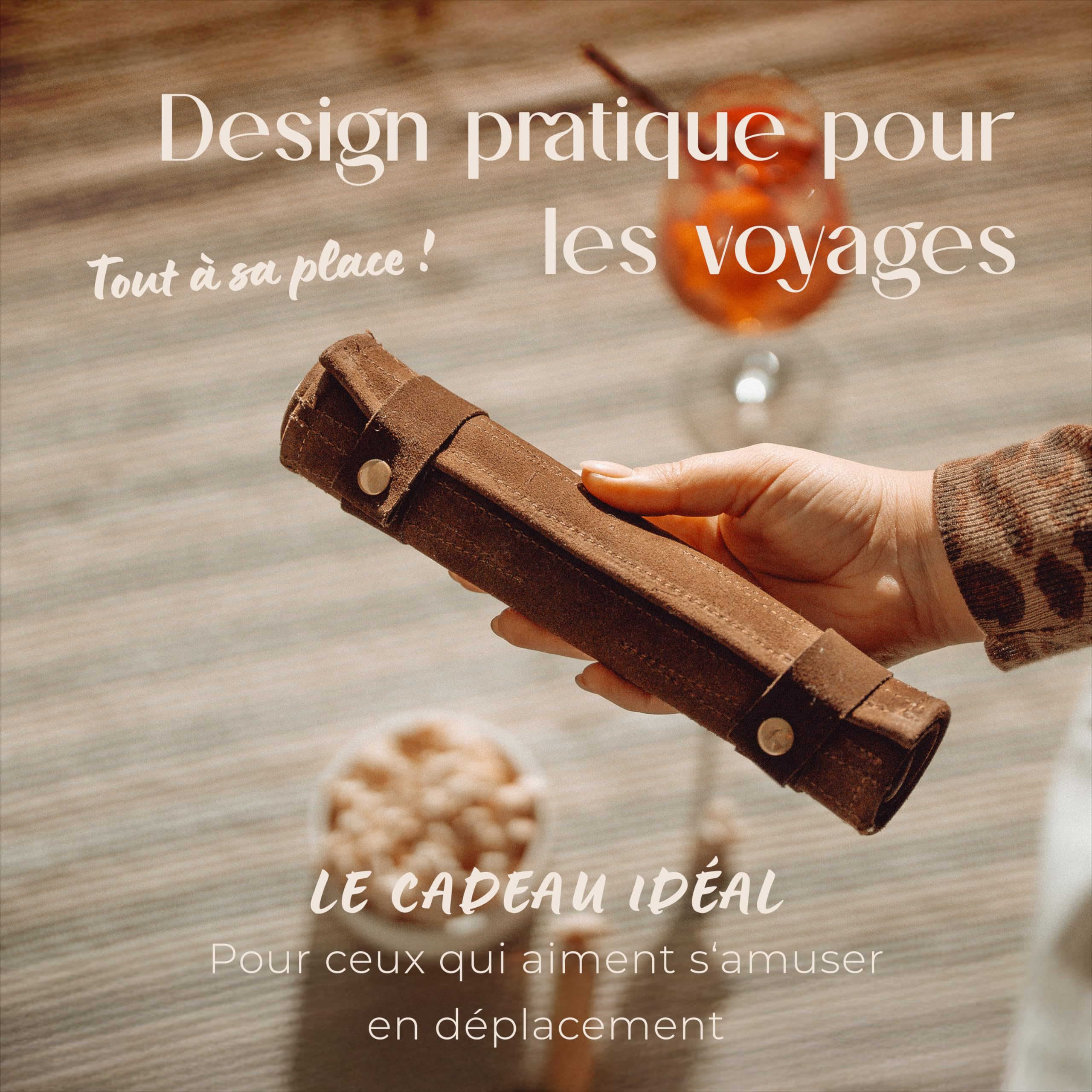 Amari ® Backgammon de Voyage - Backgammon - Roulable pour Les Voyages et Les déplacements - Back Gammon de qualité supérieure - Mallette de Backgammon - Jeu de Voyage - en Cuir