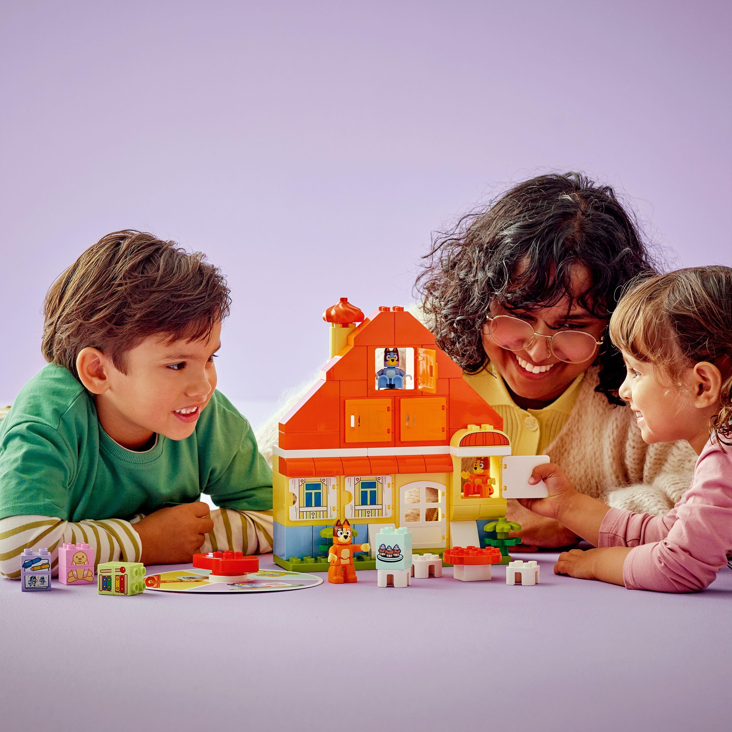 LEGO Duplo La Maison de Famille de Bluey et Le Jeu de Mémoire - Jouet Interactif Inspiré du Jeu de Société - 3 Figurines, Fenêtres & Roue Fonctionnelles - Cadeau pour Fille ou Garçon dès 3 Ans 10459