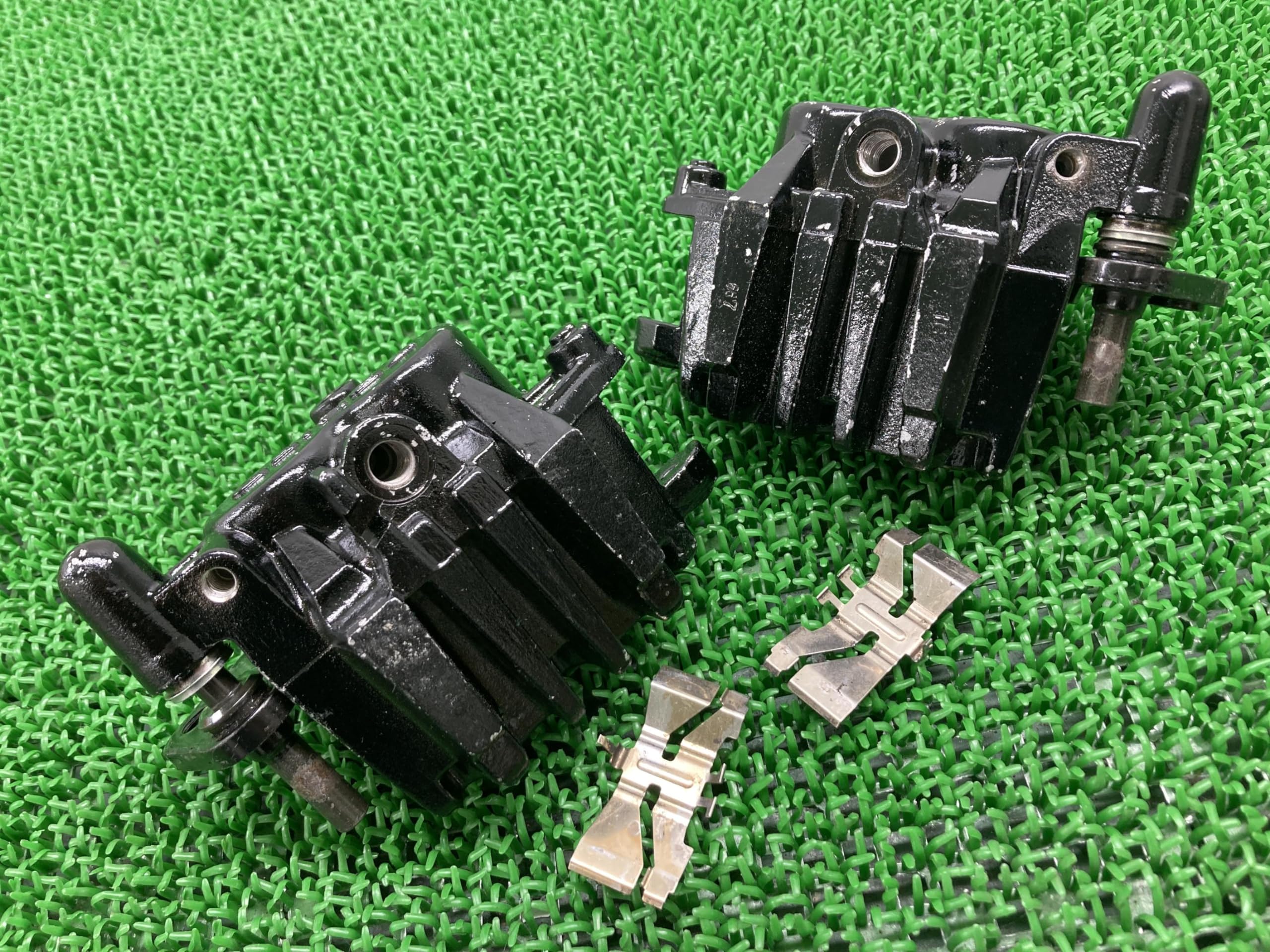Amazon | ゼファー750 フロントブレーキキャリパー 左右 ZR750C-009 