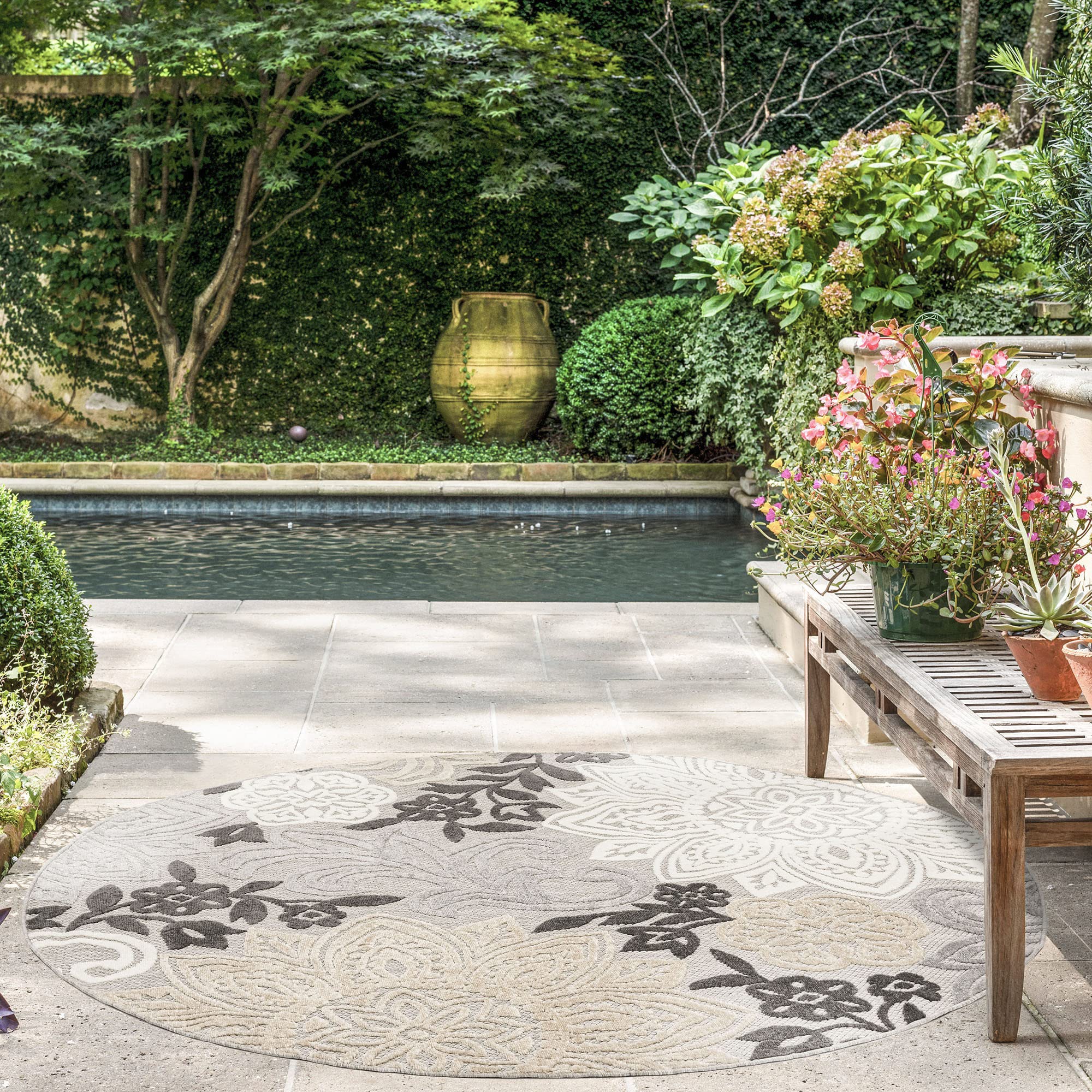 Omalley Modern Floral Beige 5 Foot Round Indoor Outdoor Rug - Outdoor Rugs for Patios, Deck, Porch, Outside Area Rug for Garden