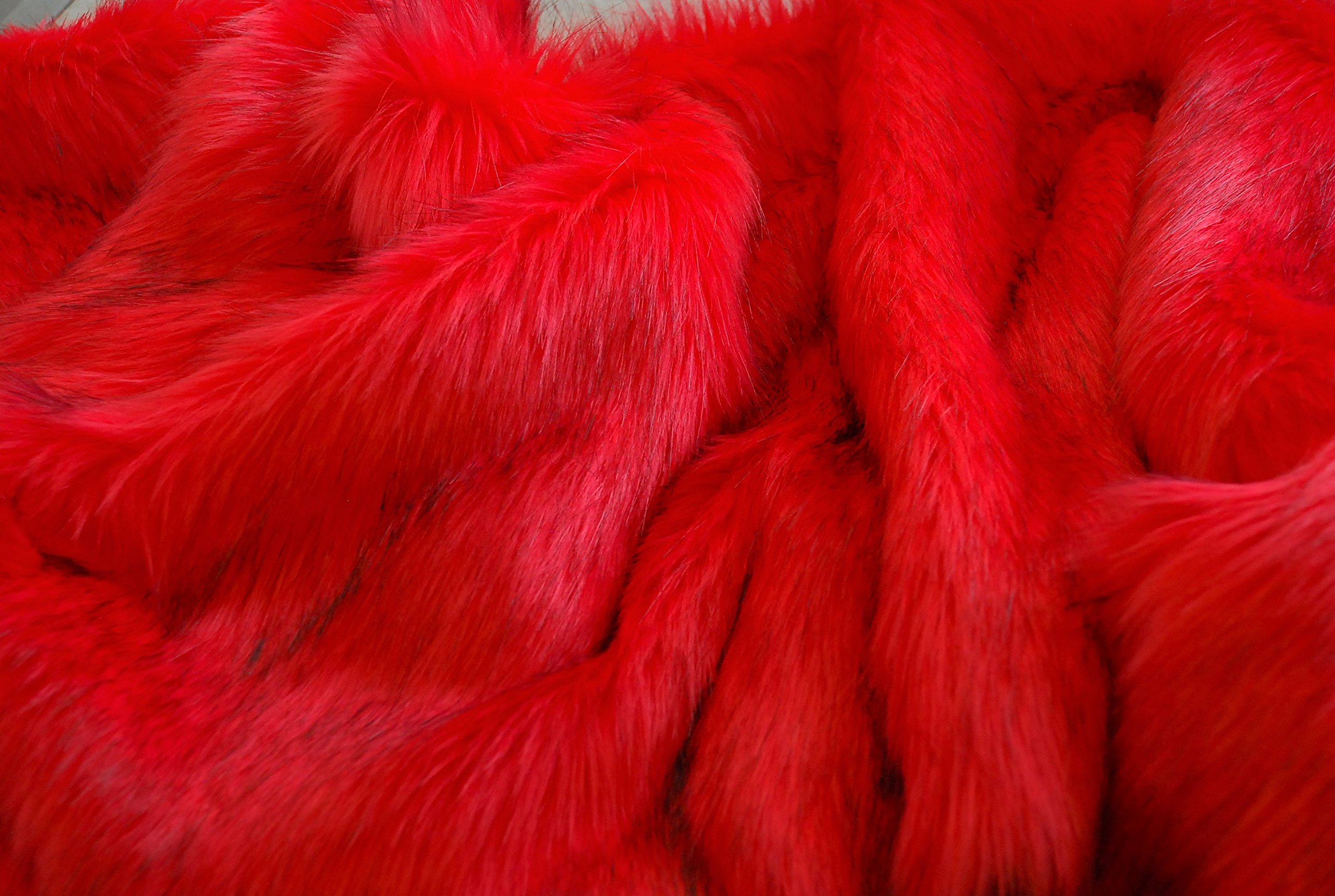 Tissu fausse fourrure cerise doux et chaud contre le froid hivernal