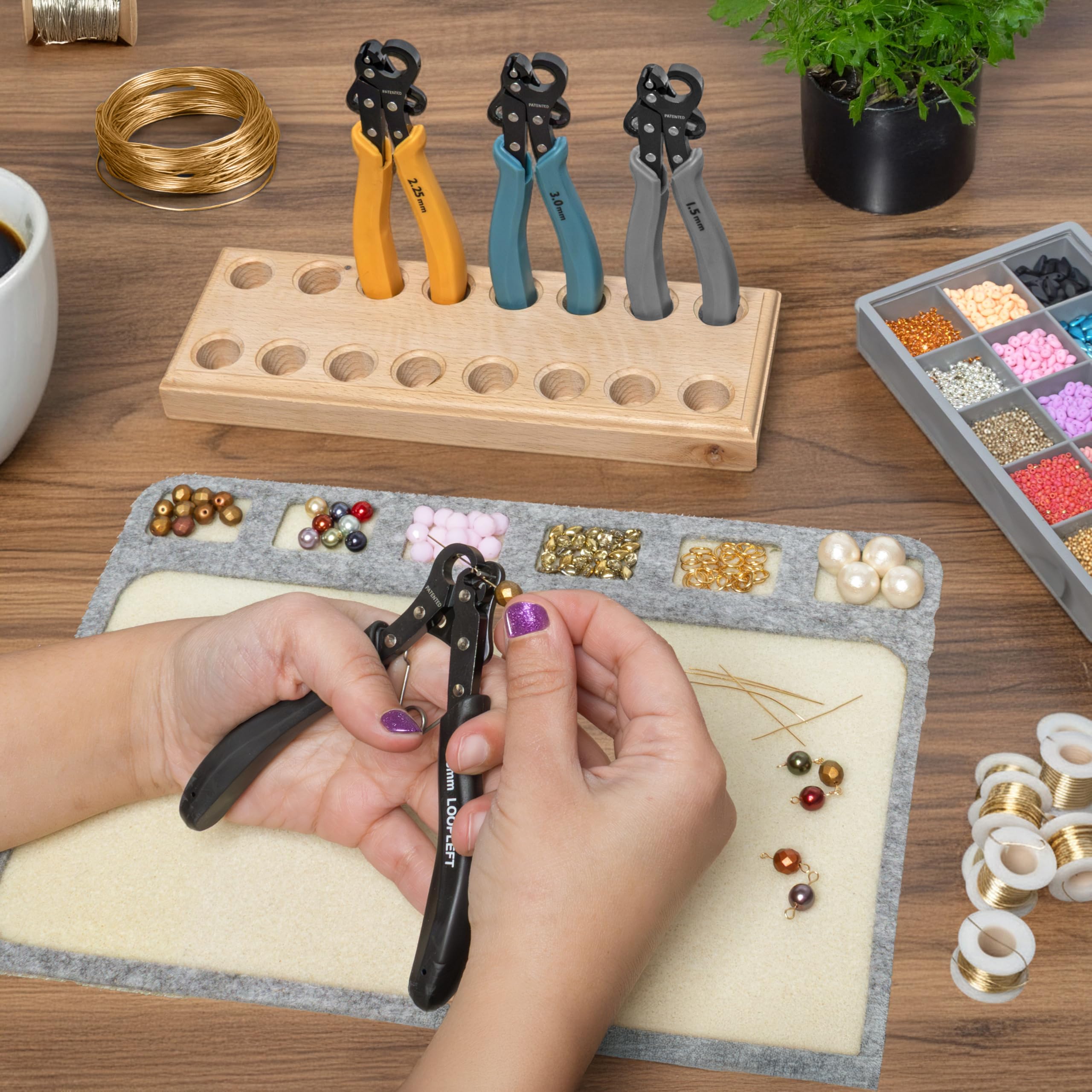 The Beadsmith Looper original pour gaucher à une étape | Créez et découpez des boucles régulières de 1,5 mm pour la fabrication de bijoux. À utiliser avec du fil de 24 à 18 g.