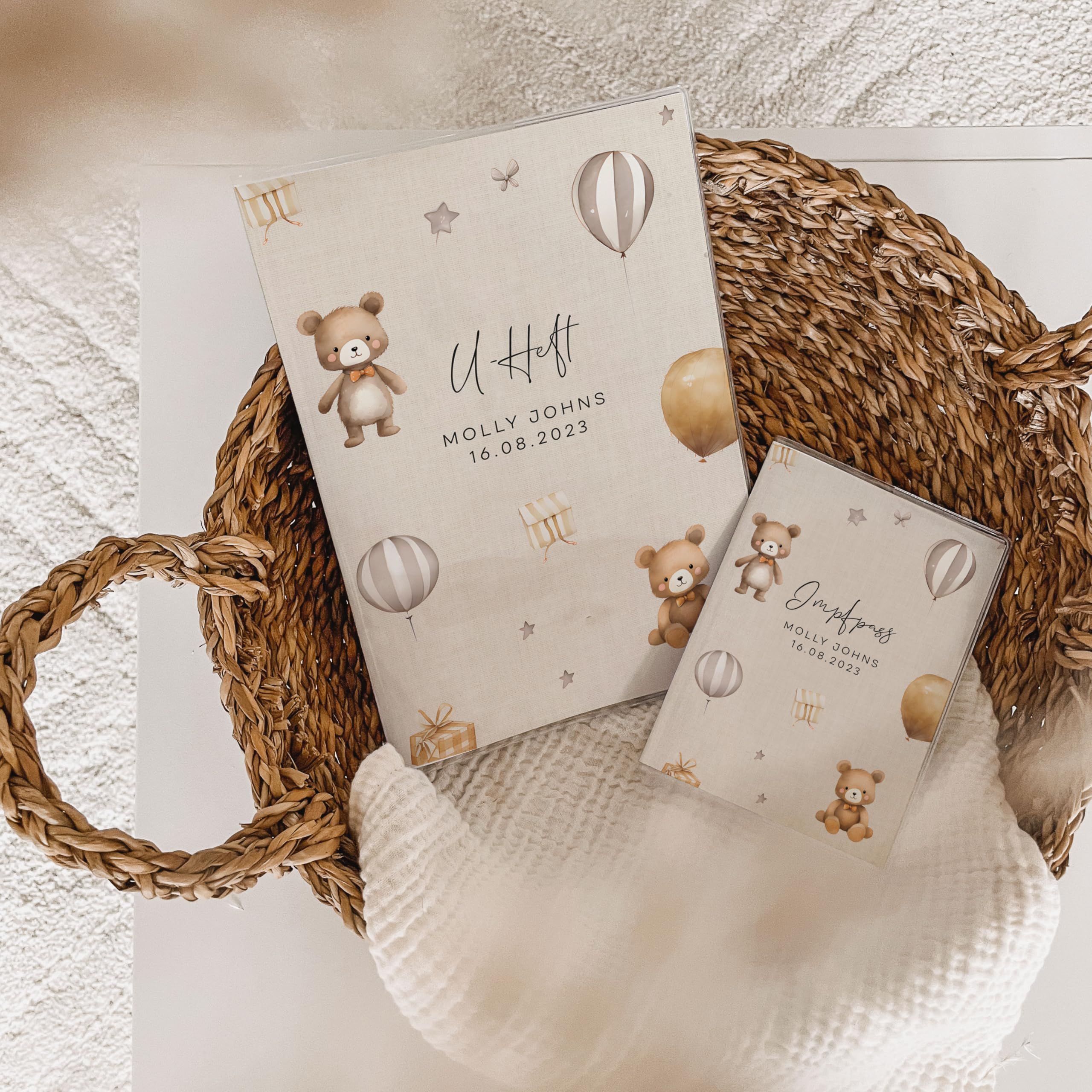 U-Hefthülle mit Zusatzfach und Impfasshülle Set personalisierbar mit Name Datum in Beige | Schutzhülle mit Aquarell Bären Luftballons (Molly Beige, U-Heft m. Zusatzfach & Impfpasshülle)