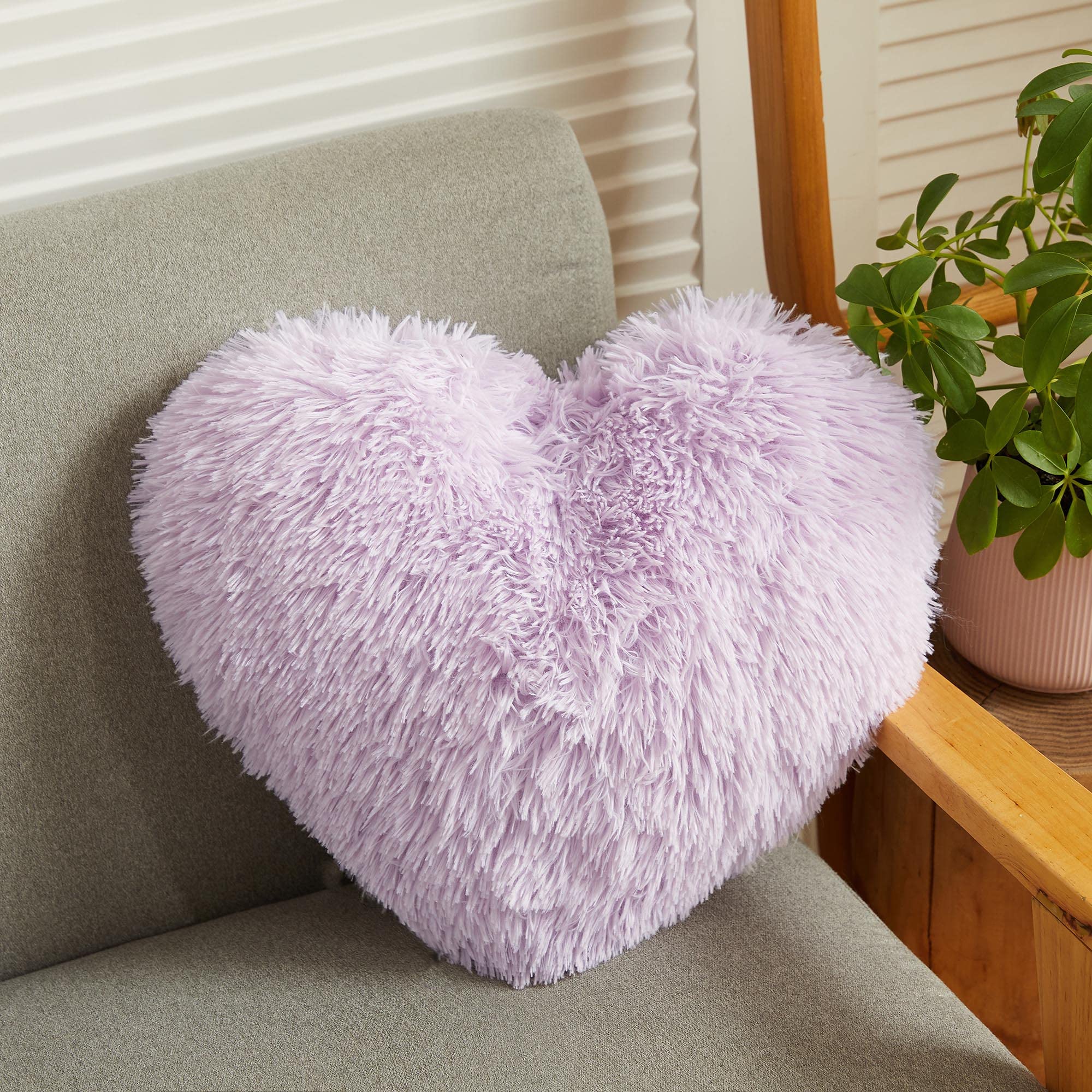 LIFEREVO Lavender Faux Fur Heart Throw Pillow with Insert,15"x17" Valentine's Day Fluffy Heart Shaped Pillow, Plush Heart Pillow Furry Fuzzy Pillow for Mom,Girls,Lover,Orchid