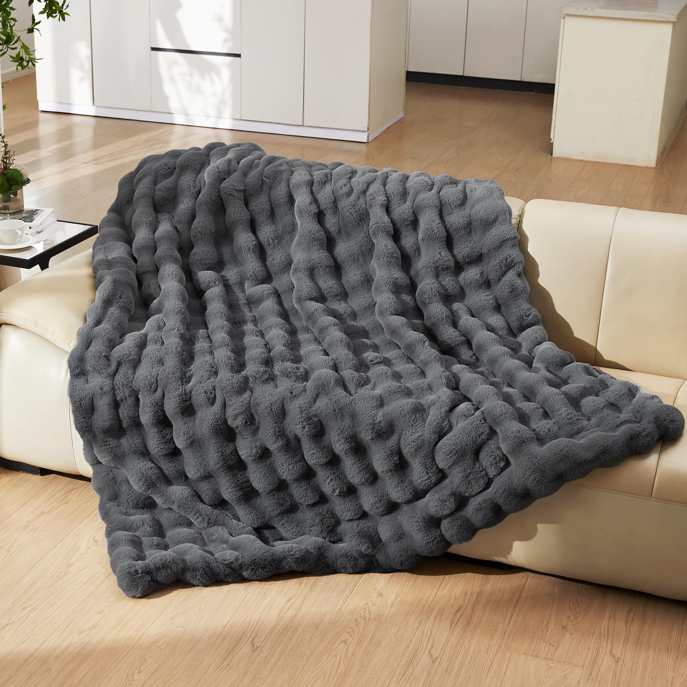 YBIKE Faux Rabbit Fur Throw Blanket, Fuzzy Soft Plush Bubble Blanket 150 x 130cm