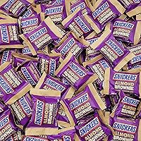 Vista 1 de Snickers - Barra de caramelo de brownie de almendras y cuadrados de chocolate oscuro, almendras, chocolate negro, caramelo y brownie