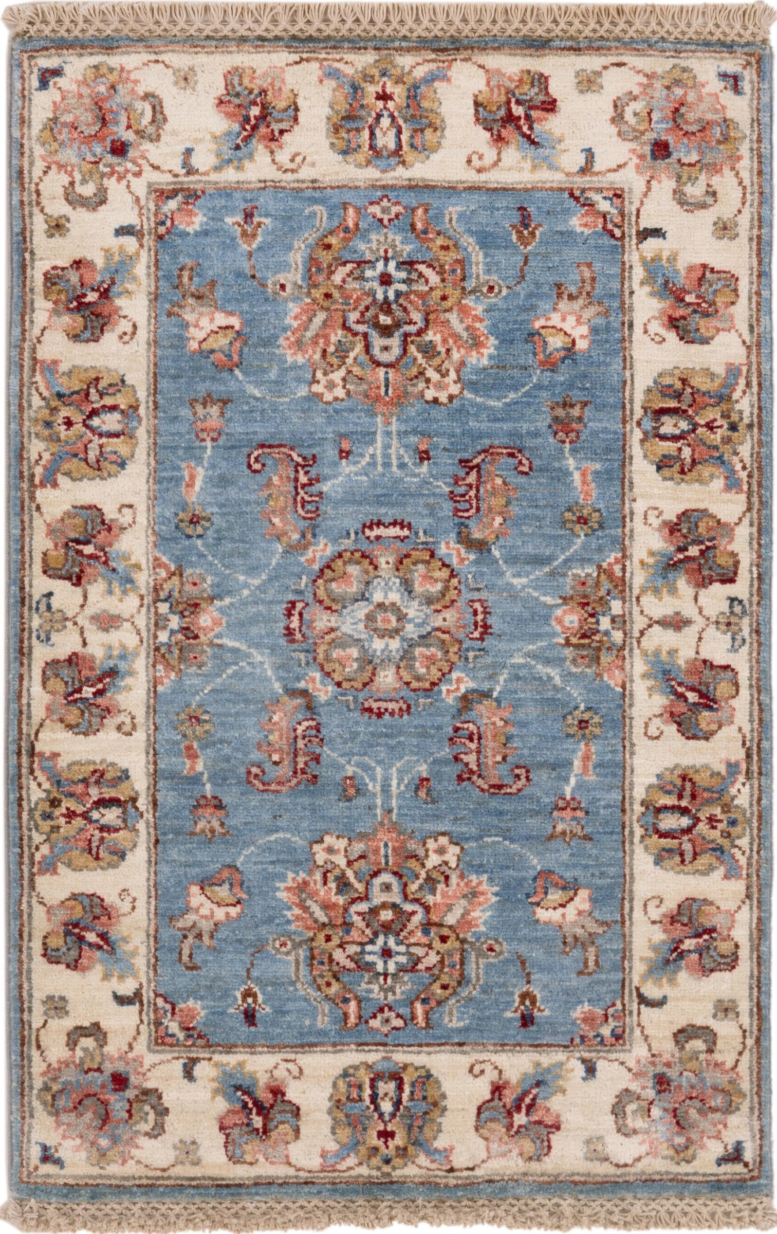 Tapis Ziegler Farahan en laine pour sublimer une entrée ou un bureau élégant