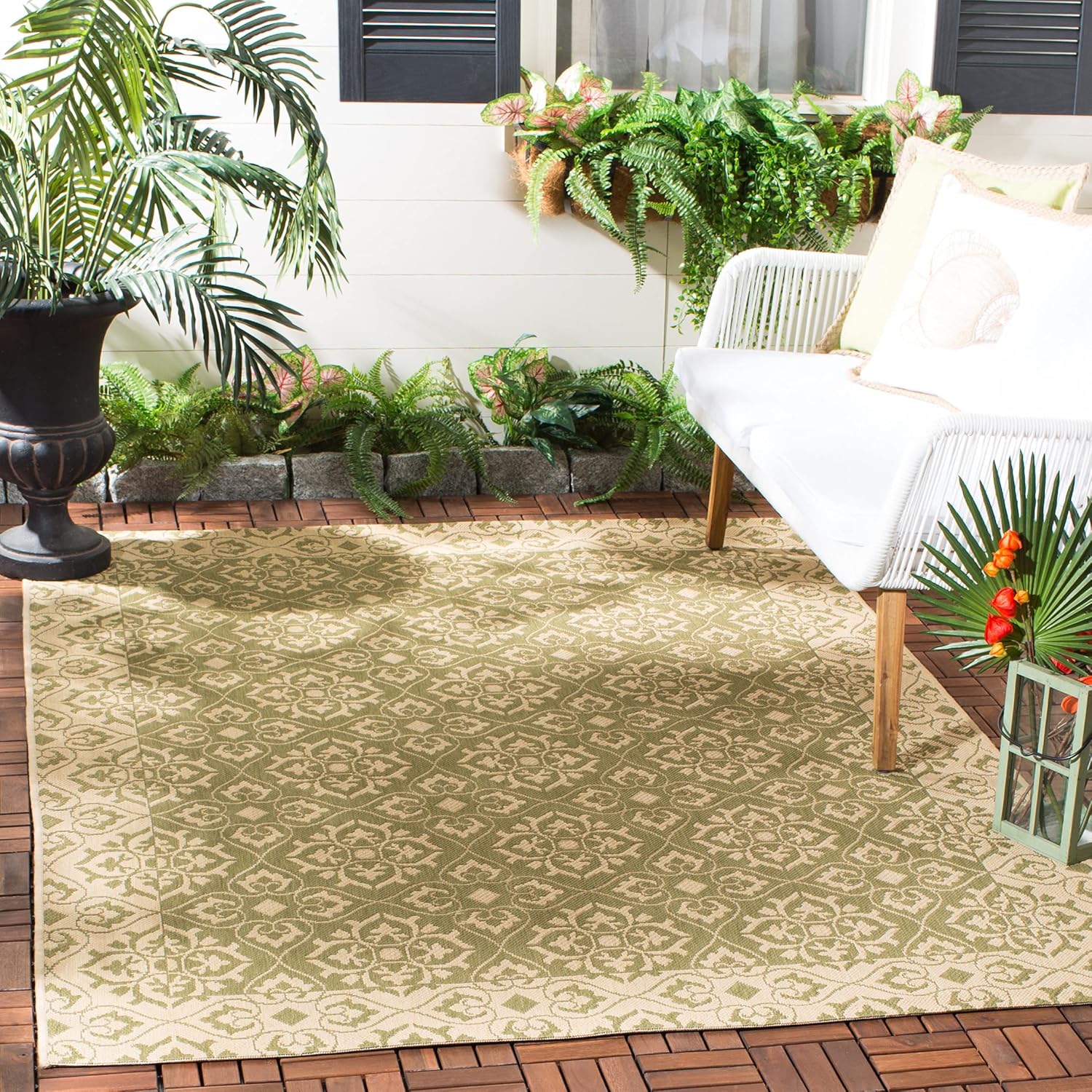SAFAVIEH Washable Rug Outdoor Courtyard Collection - 2'7" x 5', Green & Cream, Non-Shedding & Easy Cleaning, Ideal for Patio, Backyard, Mudroom (CY6550-24)