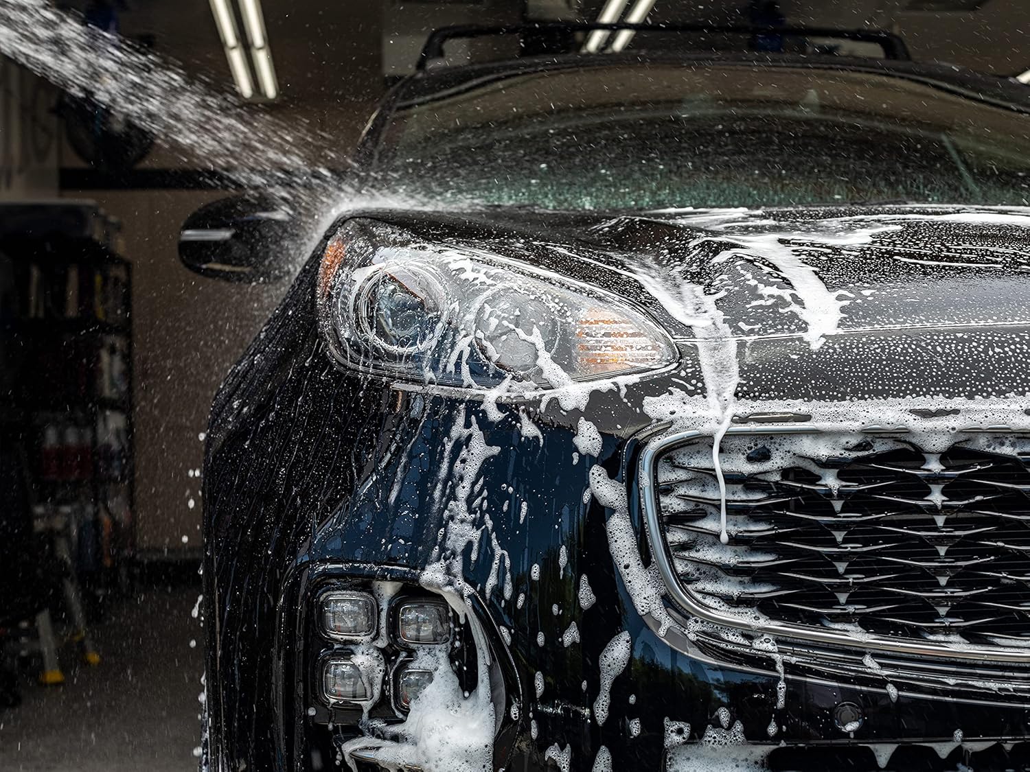 Meguiar's Car Wash Bundle - 1 Gallon Ultimate Wash & Wax, Car Wash Soap with Additional Wax Protection and Microfiber Mitt, Premium Car Wash Mitt - The Perfect Car Wash Kit