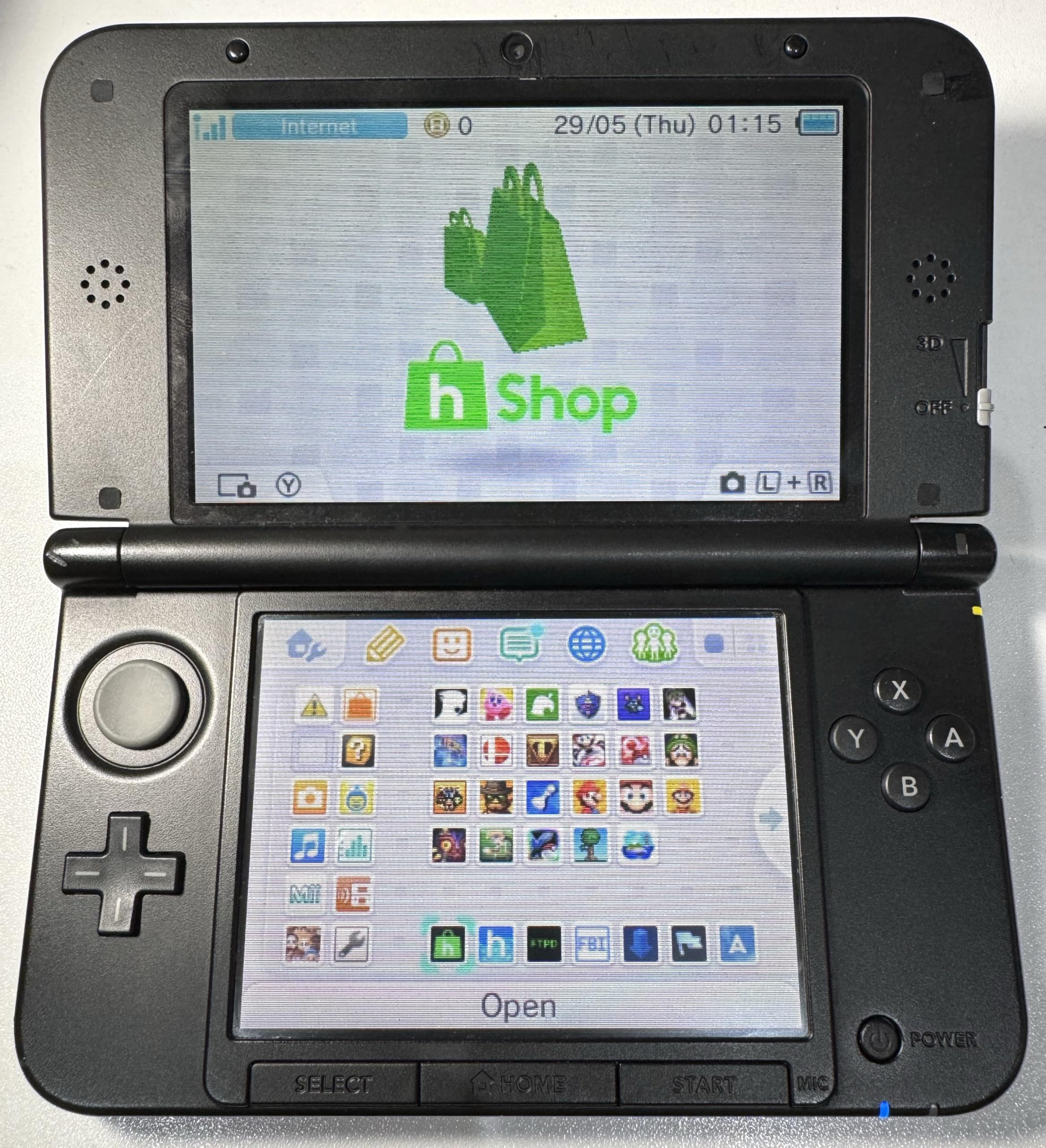 Nintendo Handheld Console XL - Silver with Pre-installed Luigi's Mansion 2 (Nintendo 3DS)