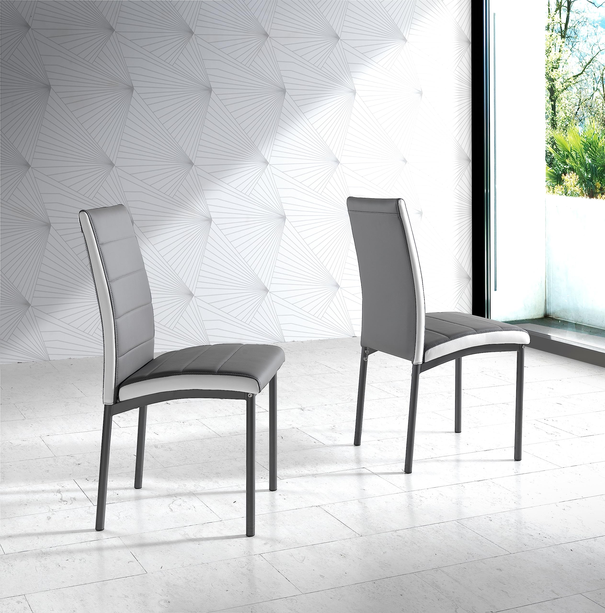 MOMMA HOME - Lot de 4 chaises de Salle à Manger - Modèle Camelia - Gris- Dimensions 45 x 54 x 92 cm - Revêtement en Similicuir - Dossier Ergonomique et rembourré - Structure métallique