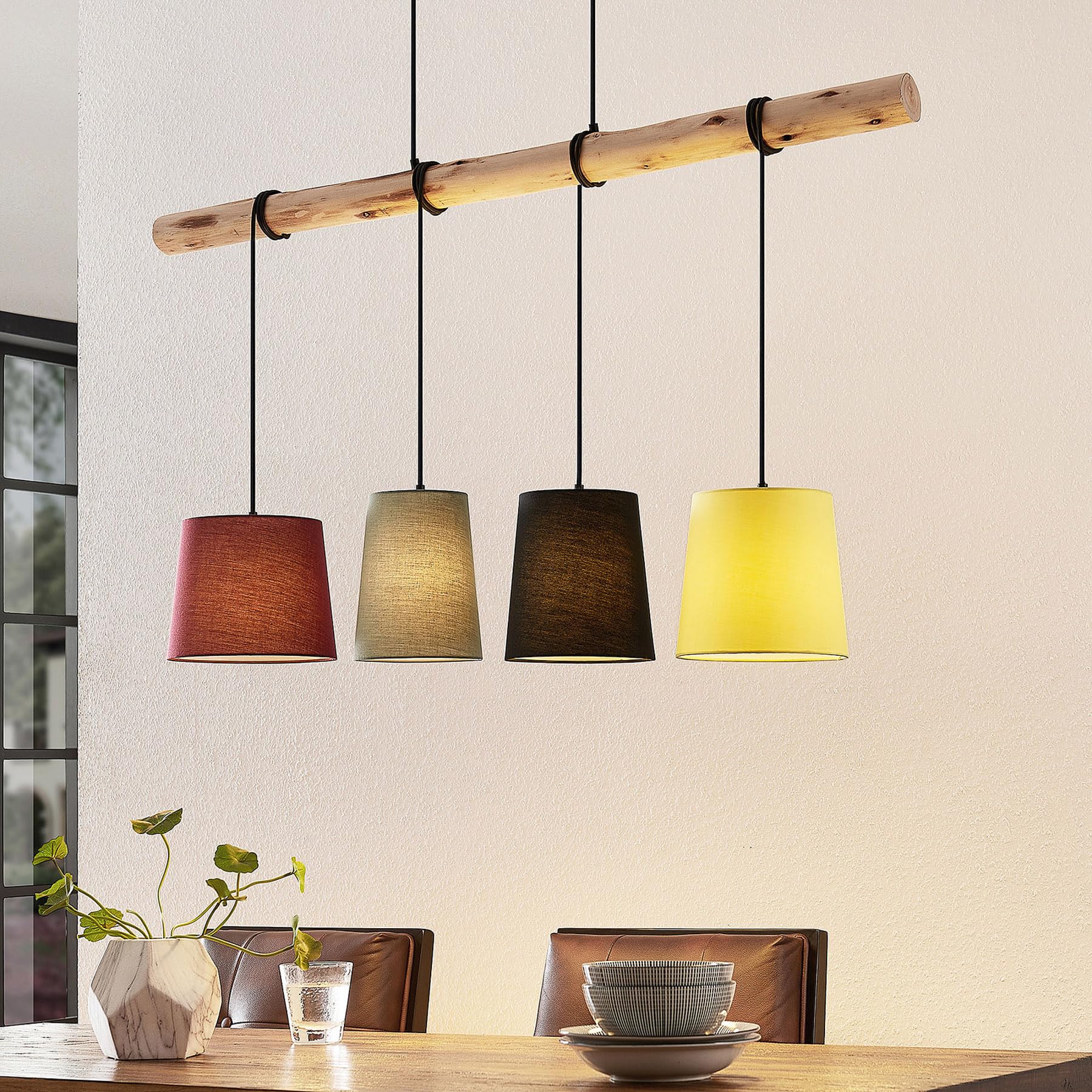 Lindby Esstisch Pendelleuchte Holz, Textil Balkenpendelleuchte Holzast und Stoff Lampenschirm Hängelampe Lampe Wohnzimmer 4x E27 ohne Leuchtmittel | E27 4 Lampen Modern Holz Stoff für Wohnzimmer Wohnzimmer Küche Esszimmer