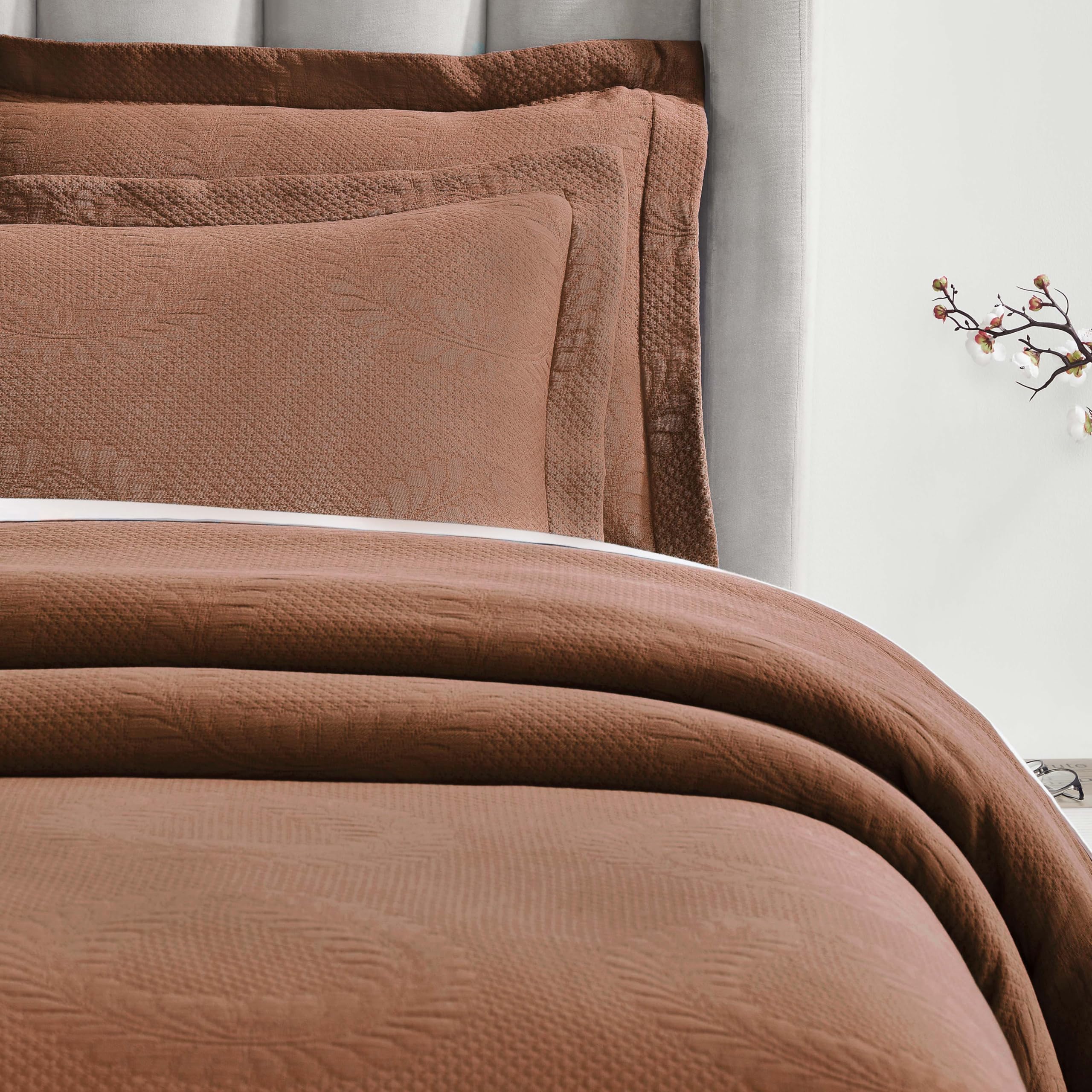 SUPERIOR 3 Piece Cotton Bedspread Set, Home Bed Decor, Decorative Bed Spread, 2 Pillow Shams, Medium Weight Blanket, Matelasse Coverlet, Bedding Essentials, Peploi Collection, Queen, Burnt Orange