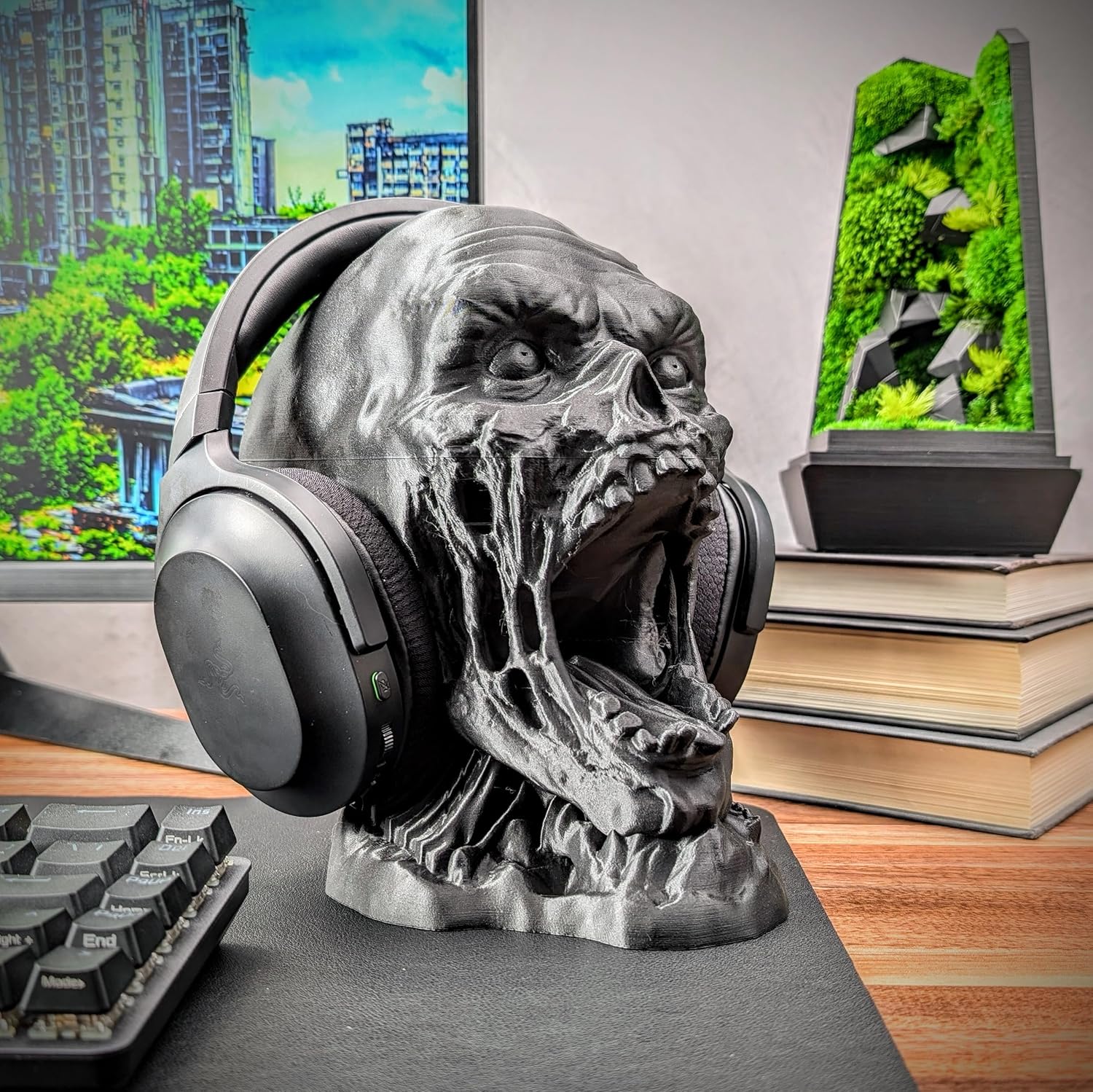 Zombie Head Headphone Stand Holder - Creepy and Cool Desktop Accessory for Gamers - Horror-Themed Headset Display - Halloween Decor - Gaming Setup Desk Accessories (Matte Black)