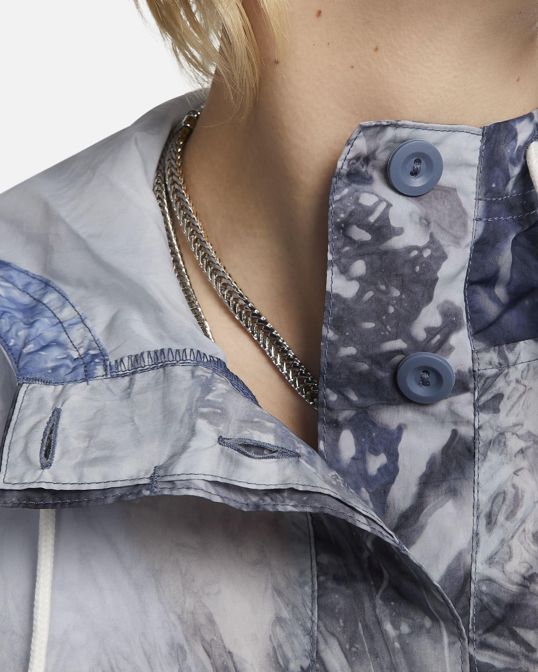 Nike Chaqueta cortavientos tejida con teñido ondulado para mujer