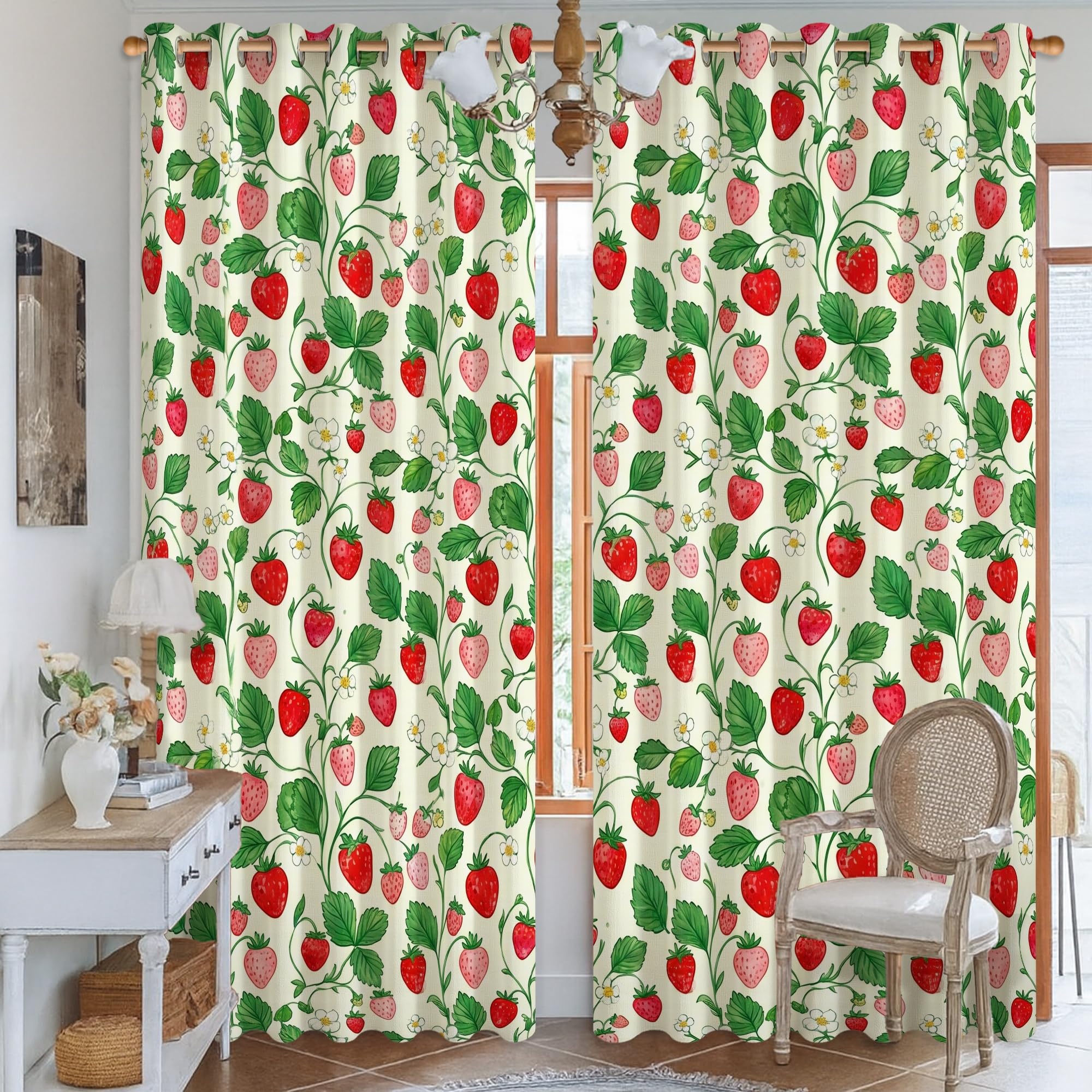 Rideaux occultants motif fraises rouge pour créer un salon cosy