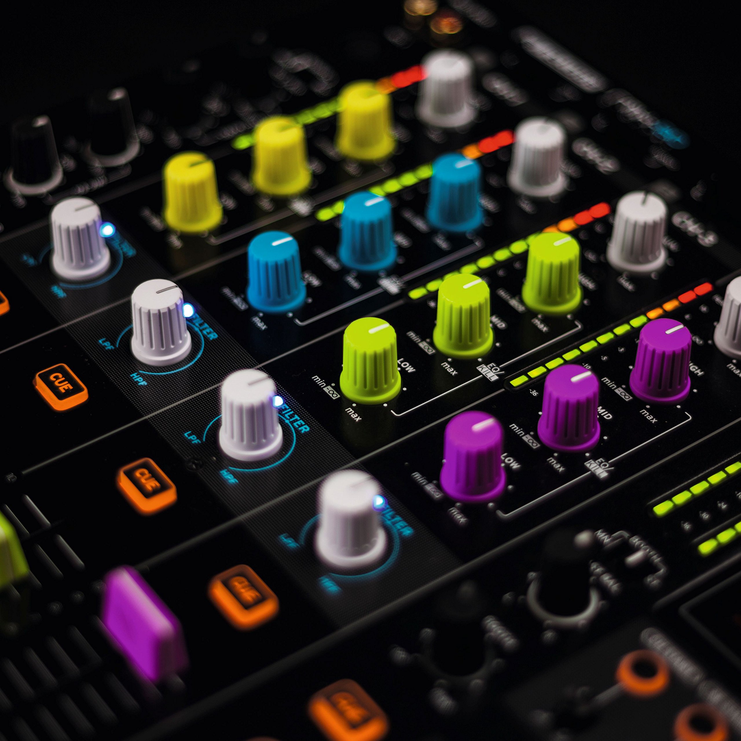 Reloop Knob Cap Set purple - 8 tappi per manopole, Rivestimento in gomma per una presa sicura, Compatibile con la maggior parte dei mixer e controller per DJ, viola
