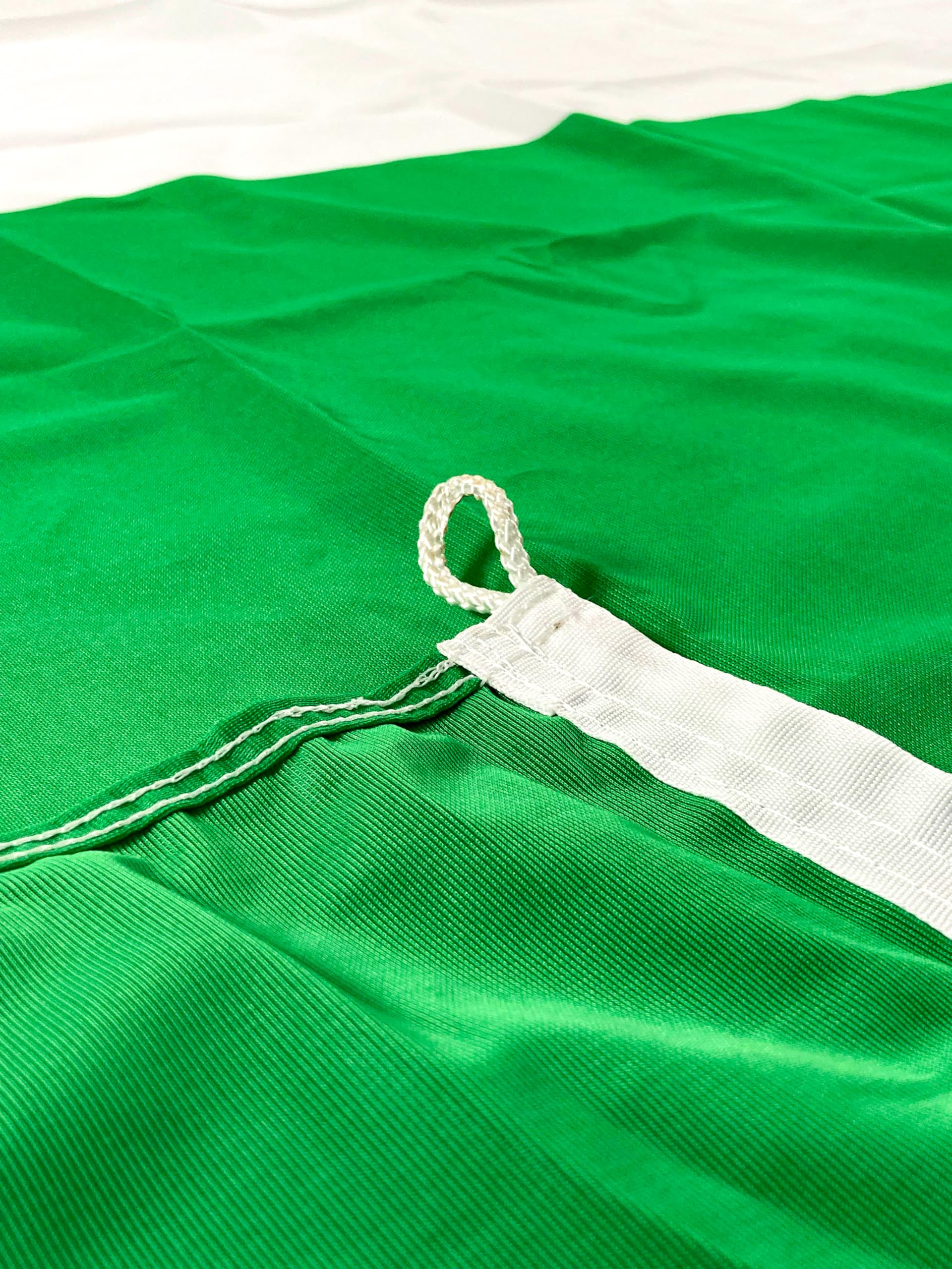 Bandiera Italiana 225x150 cm - Tessuto Nautico Resistente e Colori Brillanti. Bandiera dell'Italia ideale per esterno e interno