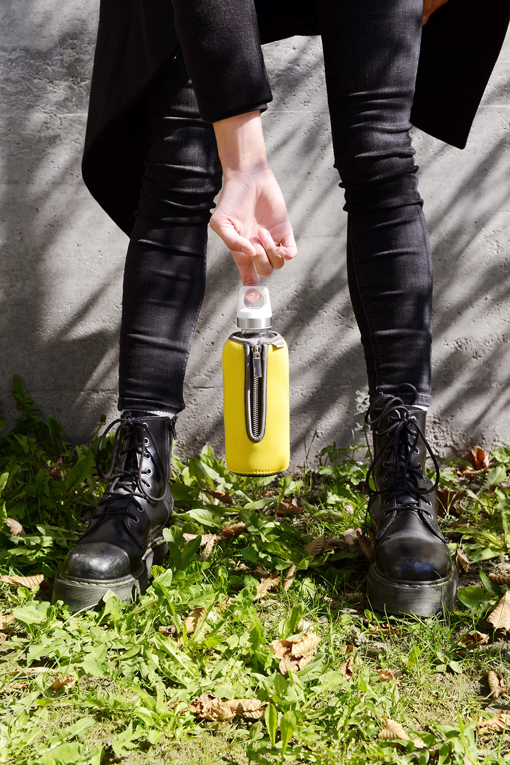 Sigg Stella Red Borraccia Vetro (0.5 L), Borraccia Ermetica e Priva di Sostanze Nocive, Moderna Borraccia Acqua con Rivestimento in Neoprene